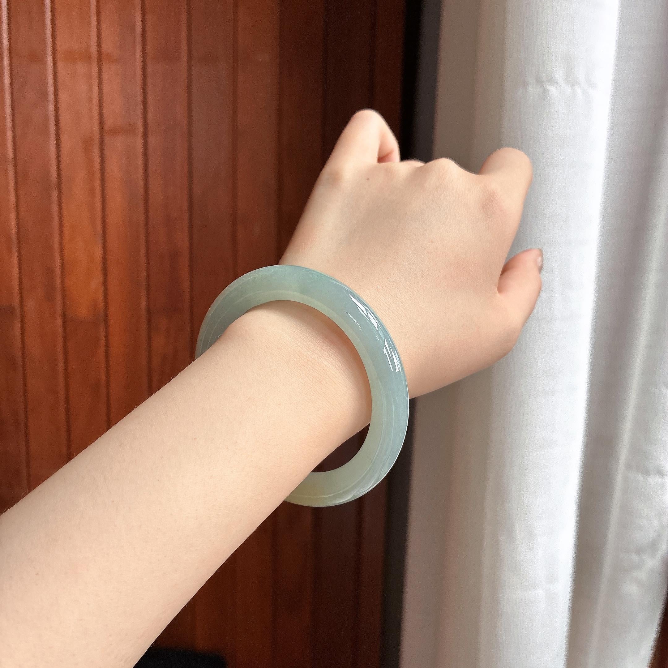 细糯种晴底飘黄圆条手镯 54圈 天然缅甸A货翡翠（yc457984）