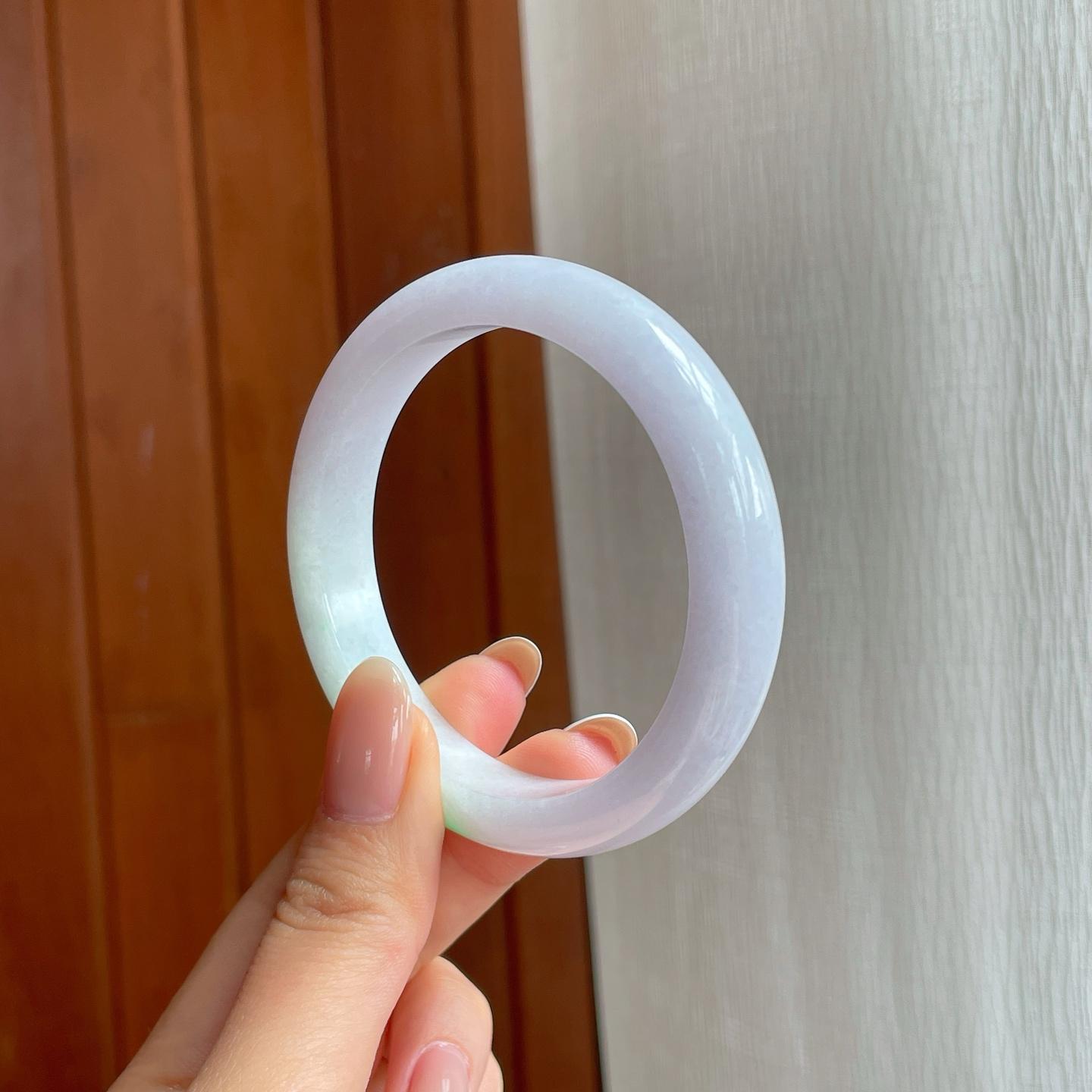 糯冰淡紫底带色翡翠平安镯（54mm)（yc374044）