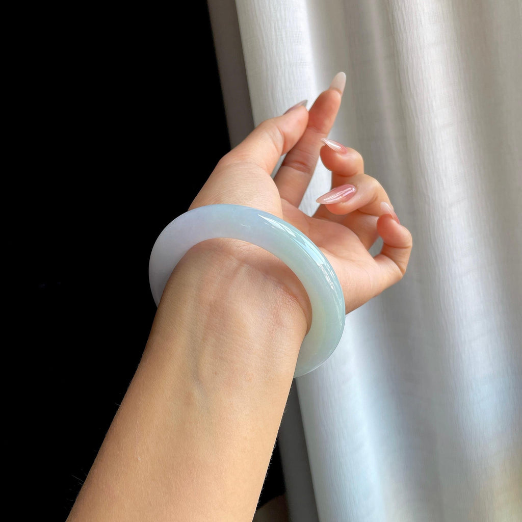 冰种淡春彩翡翠圆条手镯（55.5mm）（yc295019）