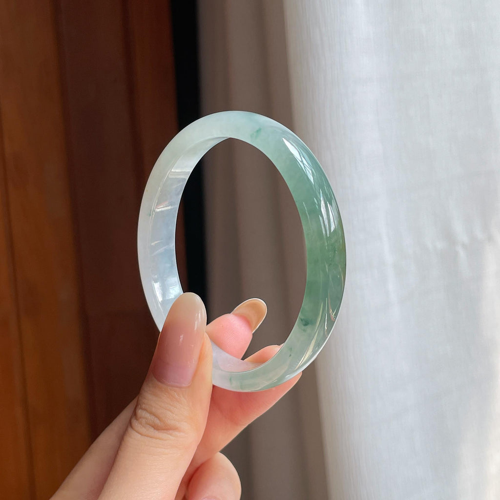 糯冰带色翡翠贵妃镯（56.6mm)（yc411303）