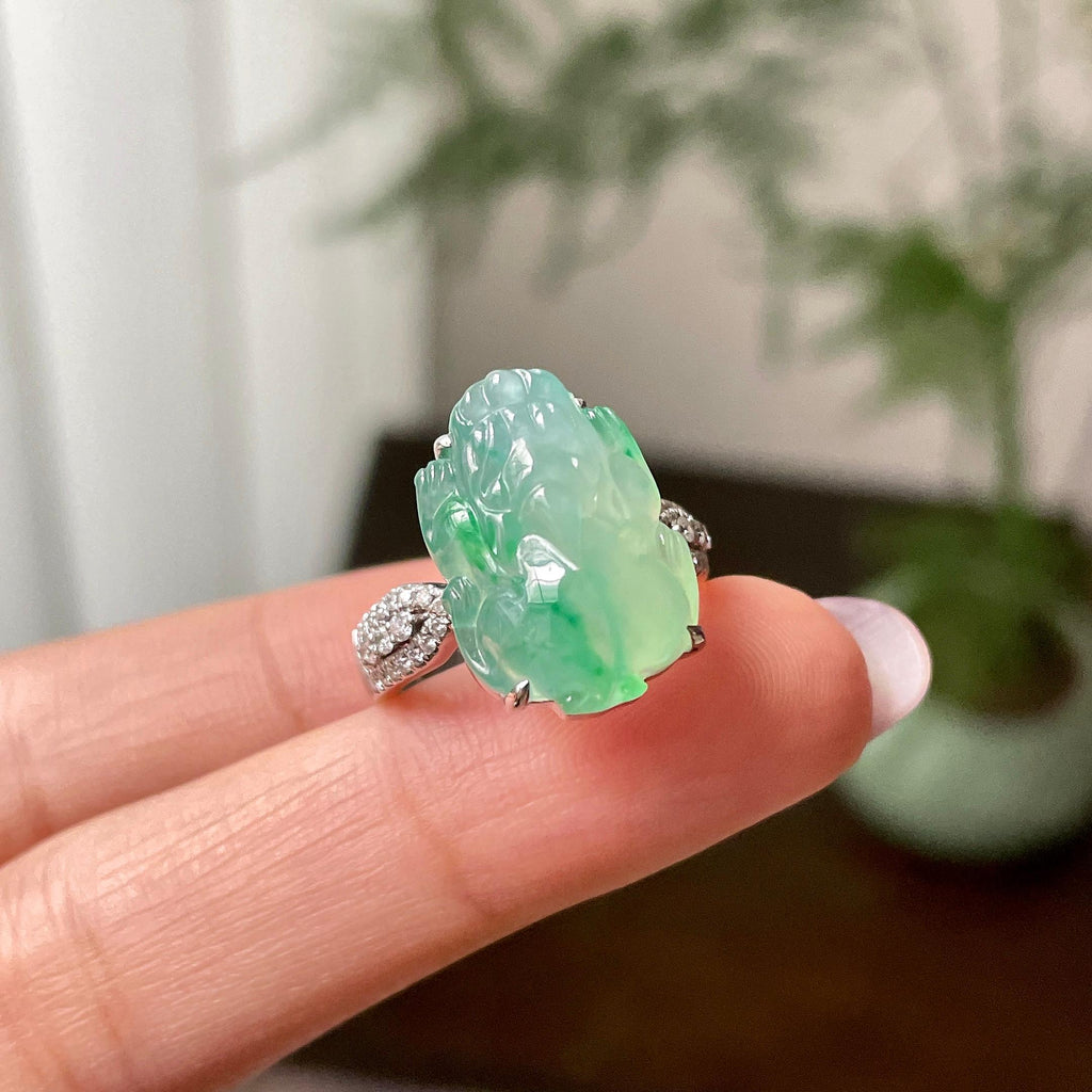 18k金钻镶糯冰种飘绿花貔貅戒指    天然缅甸A货翡翠（yc316469）
