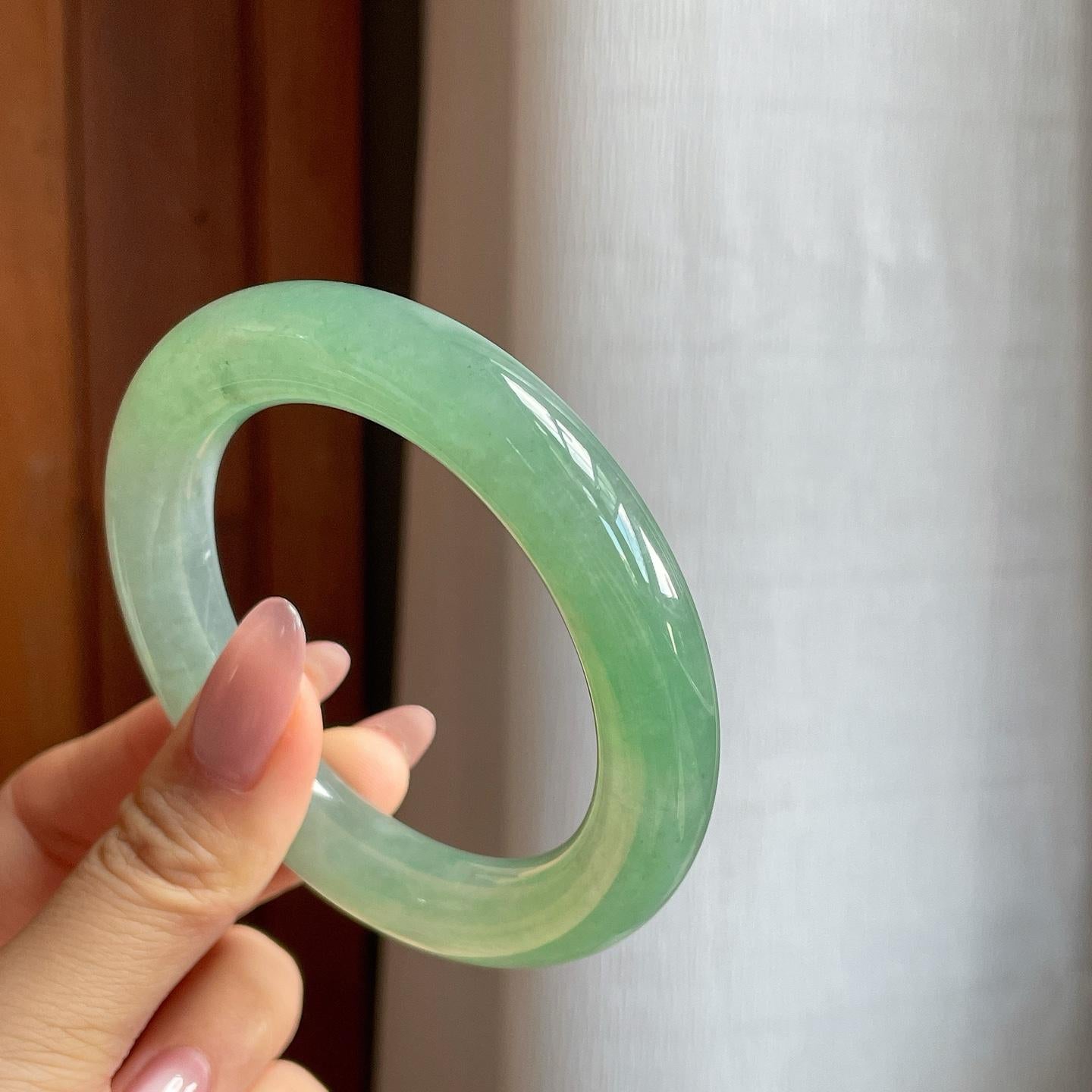 糯冰湖水绿翡翠圆条手镯（55.8mm）（yc284557）