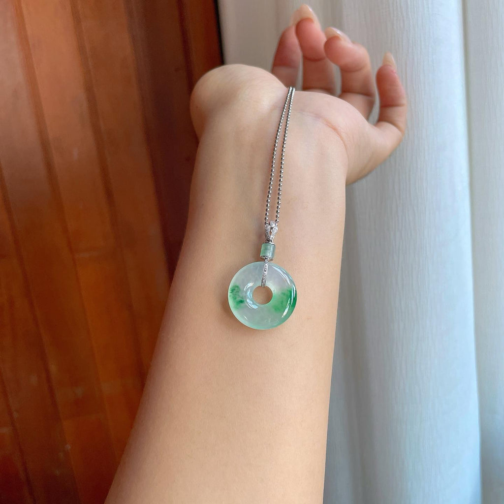 18k金镶冰种飘绿花翡翠甜甜圈（yc246212）