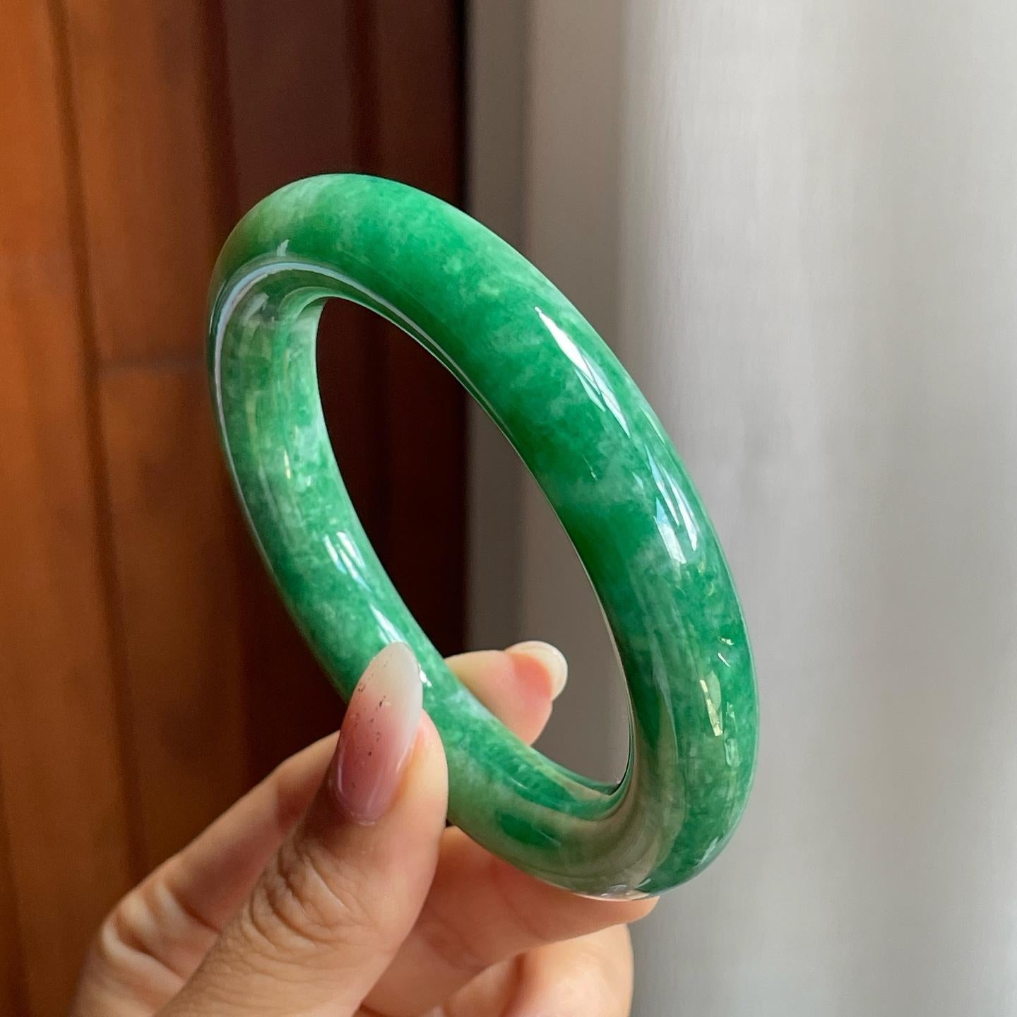 细糯种满绿翡翠圆条手镯（55mm）