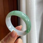 糯冰淡春底带色翡翠宽版镯（52.5mm）（yc400211）
