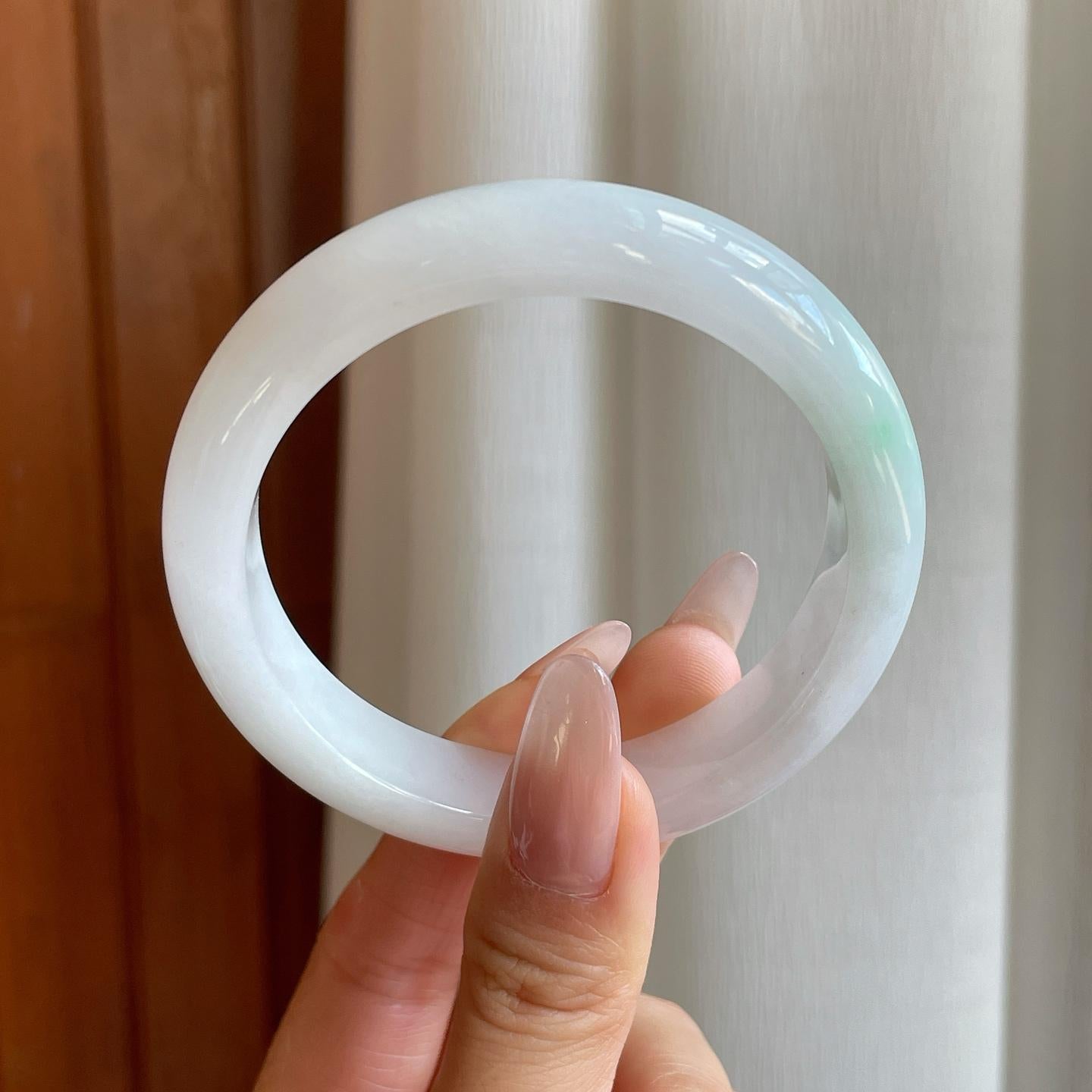 细糯冰飘一抹翠翡翠平安镯（56.5mm）（yc278066）