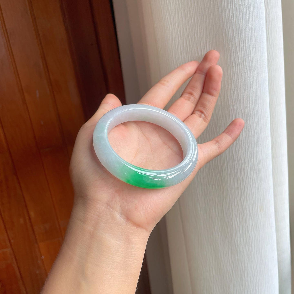 糯冰带辣绿色翡翠平安镯（56mm）（yc249148）