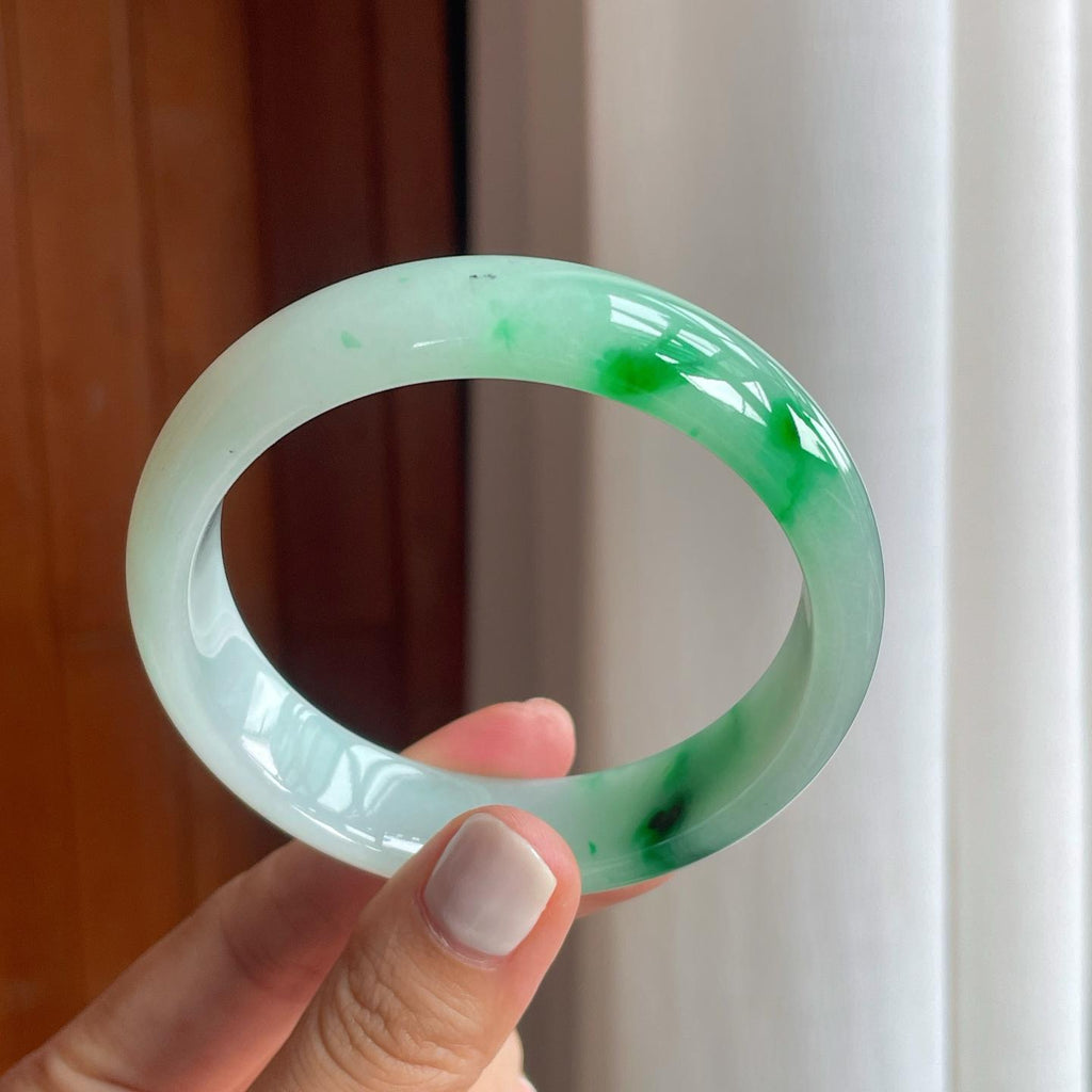 糯冰宽版飘绿花翡翠平安镯（60.5mm）（yc249150）