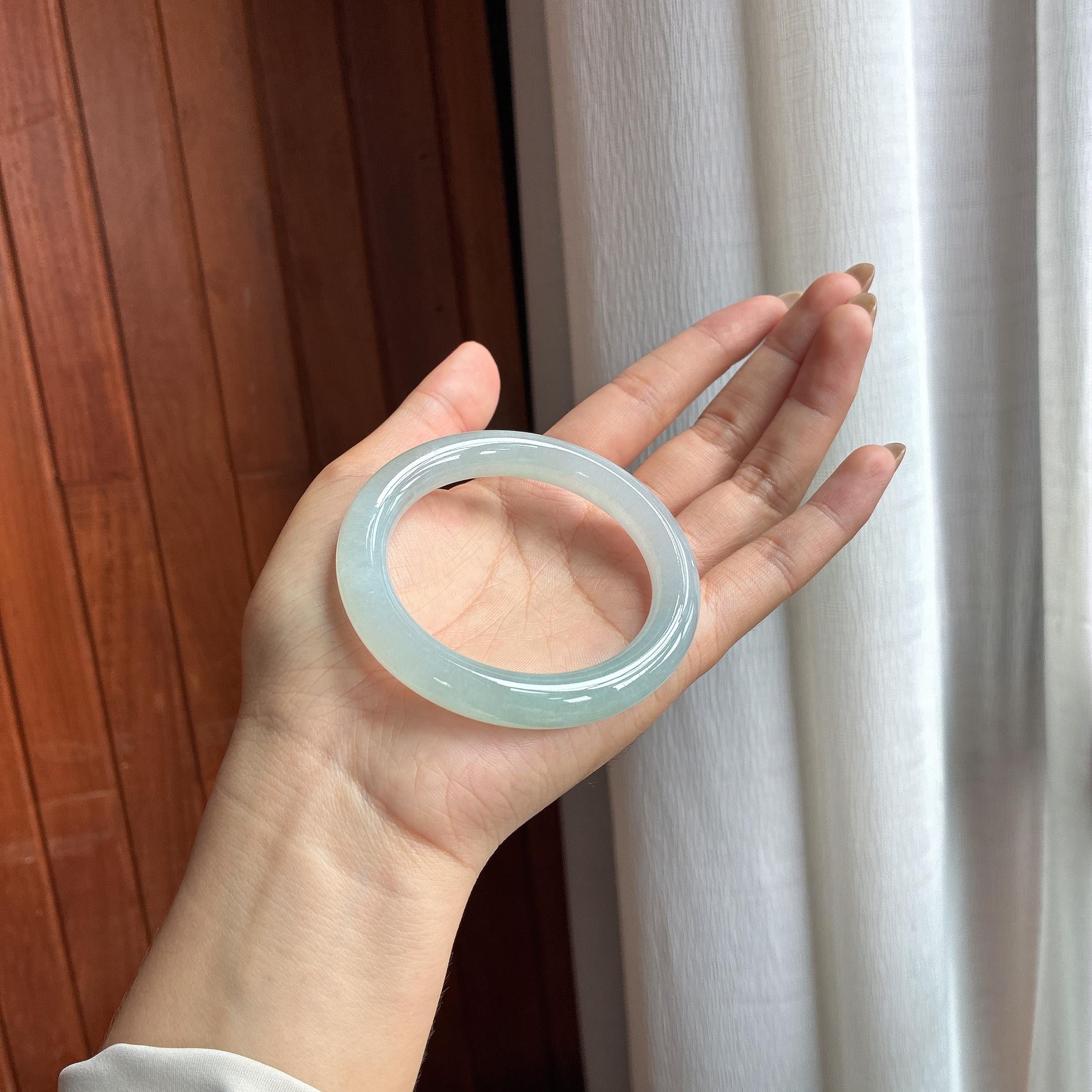 冰种淡底色翡翠圆条手镯（54mm）（yc420178）