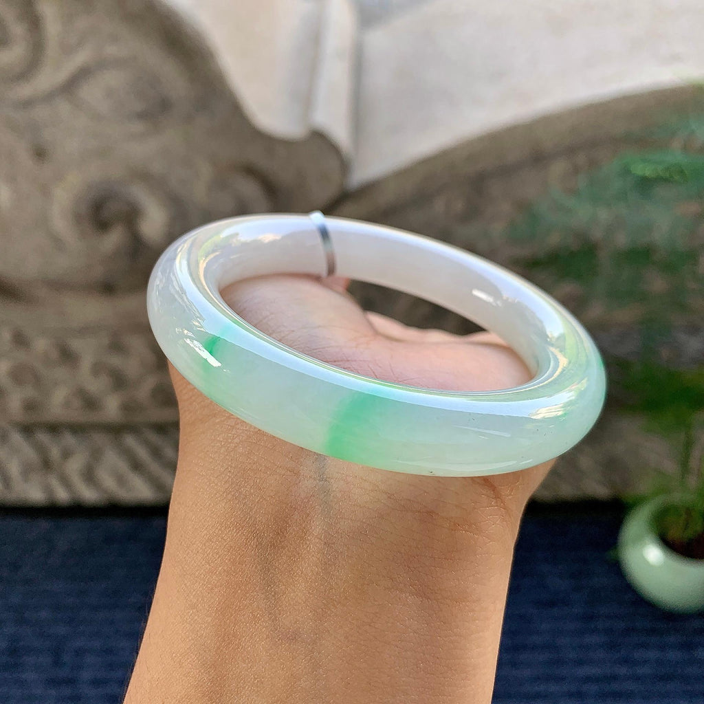 糯冰种飘绿圆条手镯（54.4mm）（yc248092）