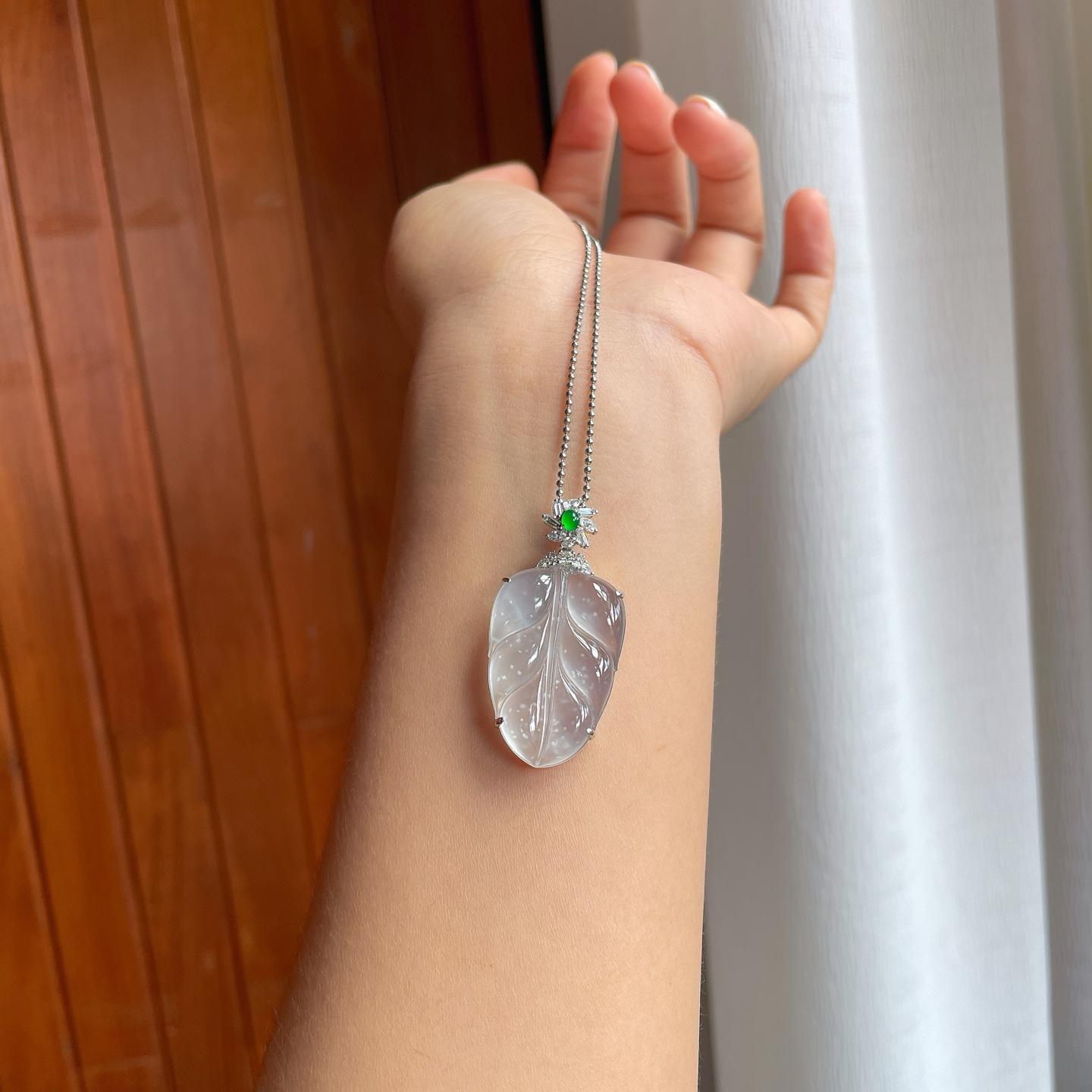 18k金镶冰玻种无色雪花棉翡翠叶子（yc250571）