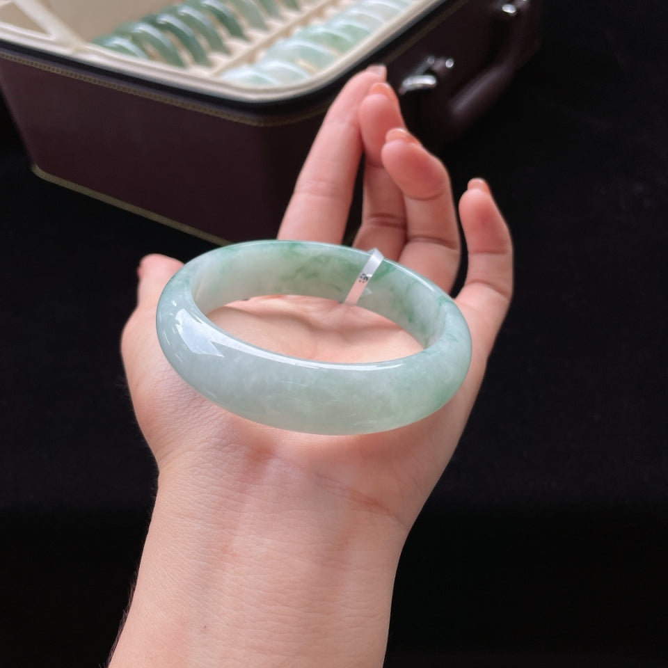 糯种宽版飘花正圈翡翠手镯（58.5mm）（yc018708）