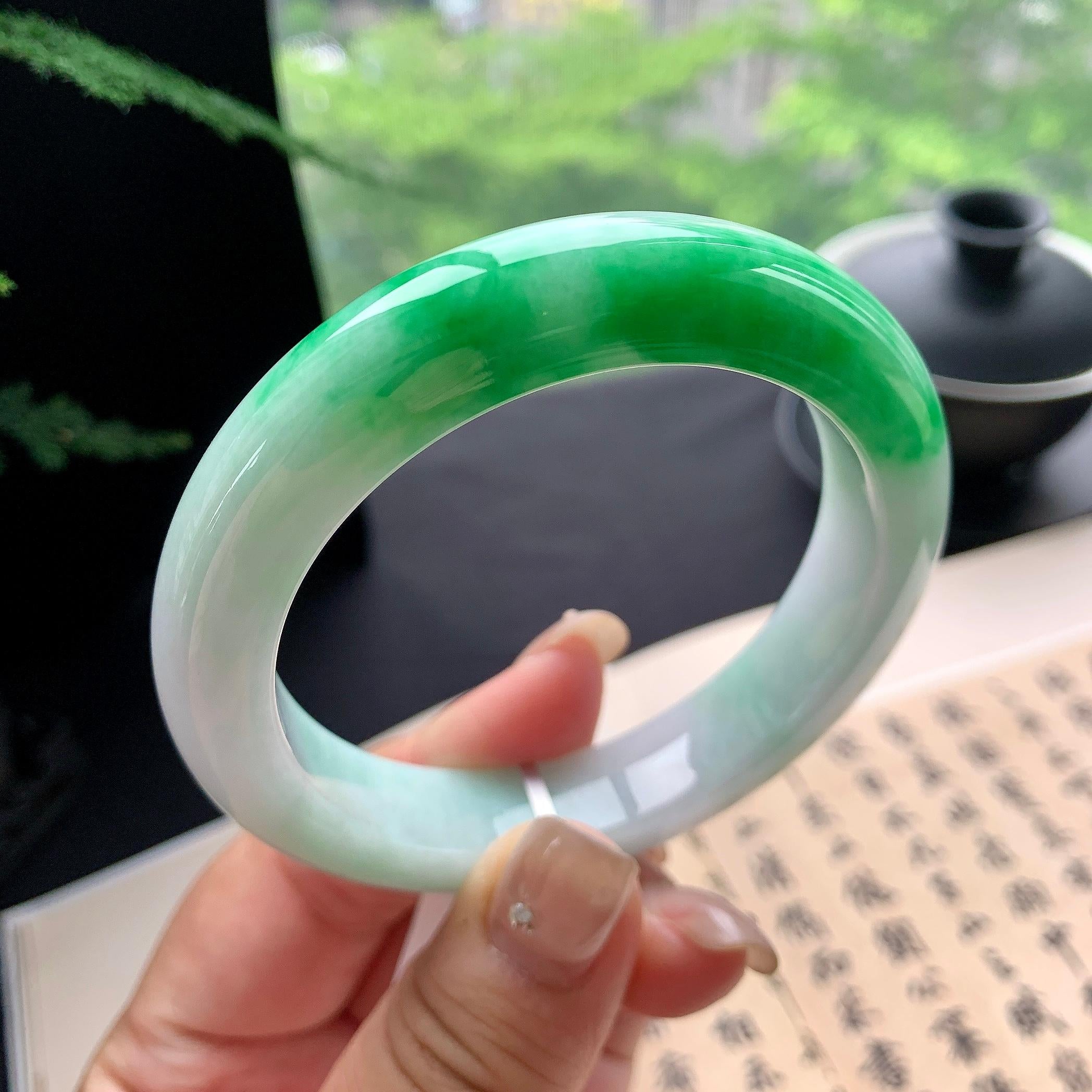 细糯种白底青正圈平安镯 57.6圈口 天然缅甸A货翡翠（yc473092）