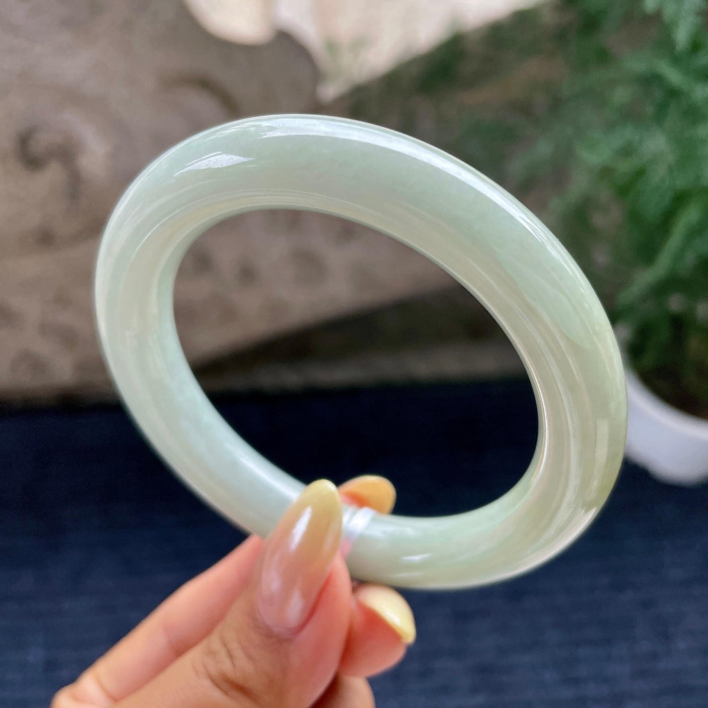 细糯种飘黄翡圆条手镯55.8圈 天然缅甸A货翡翠（yc464111）
