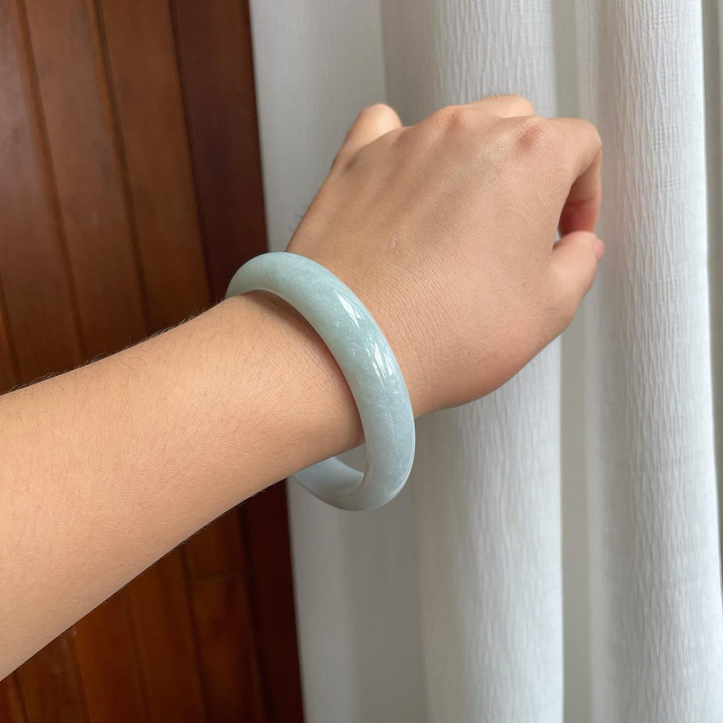 糯冰淡底色翡翠平安镯（58.6mm）（yc216053）