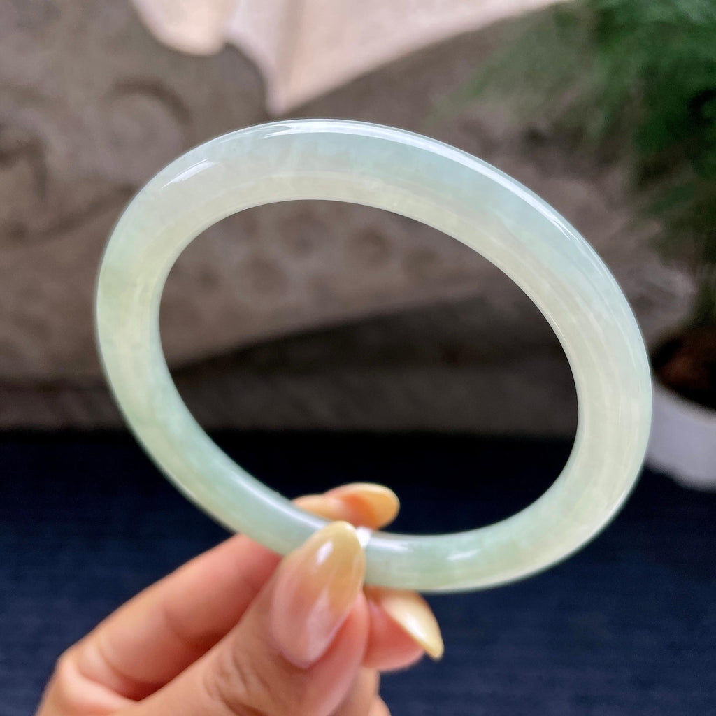 细糯种晴底飘花圆条手镯57.7圈         天然缅甸A货翡翠（yc460732）