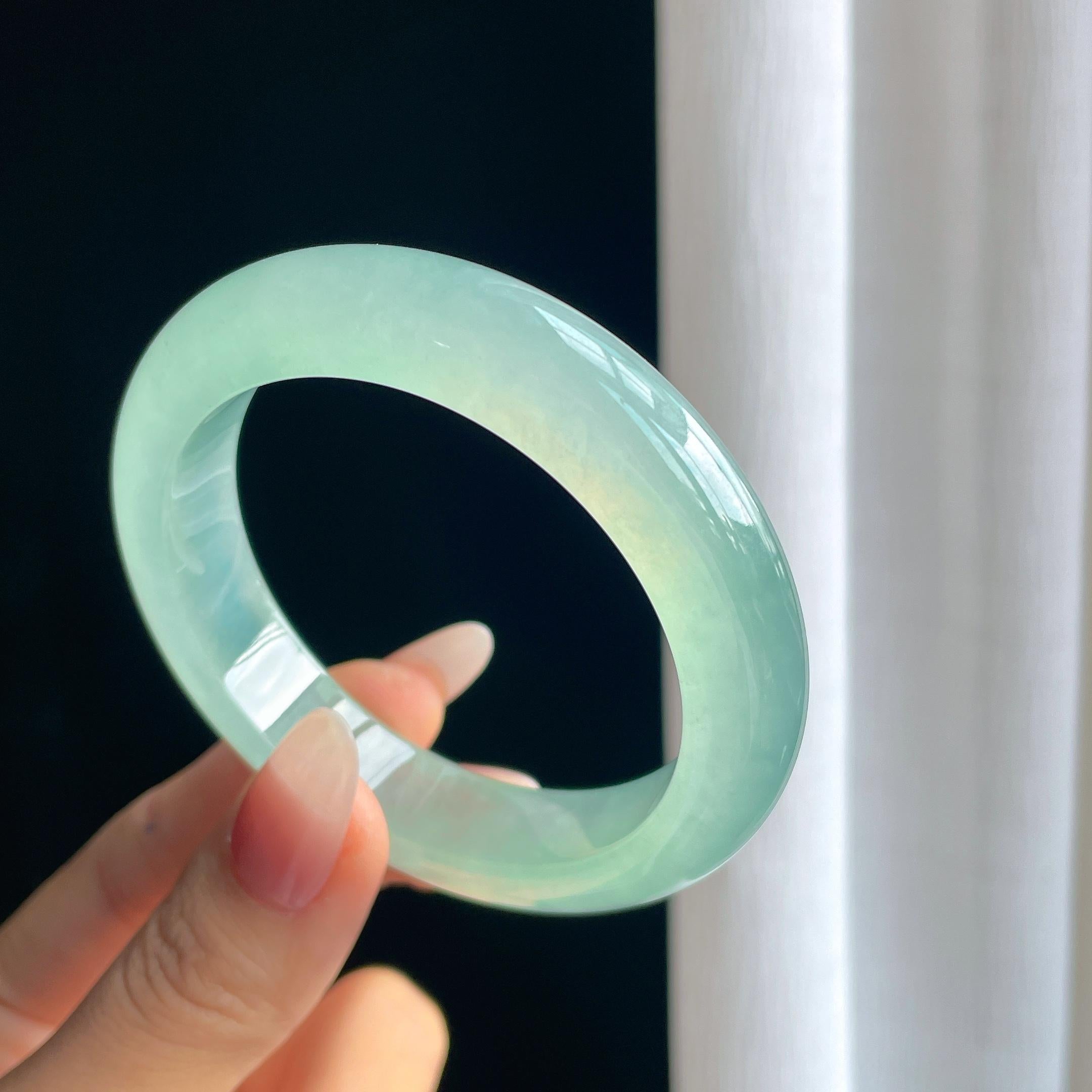 冰种晴绿底翡翠平安镯（53.5mm）（yc293408）