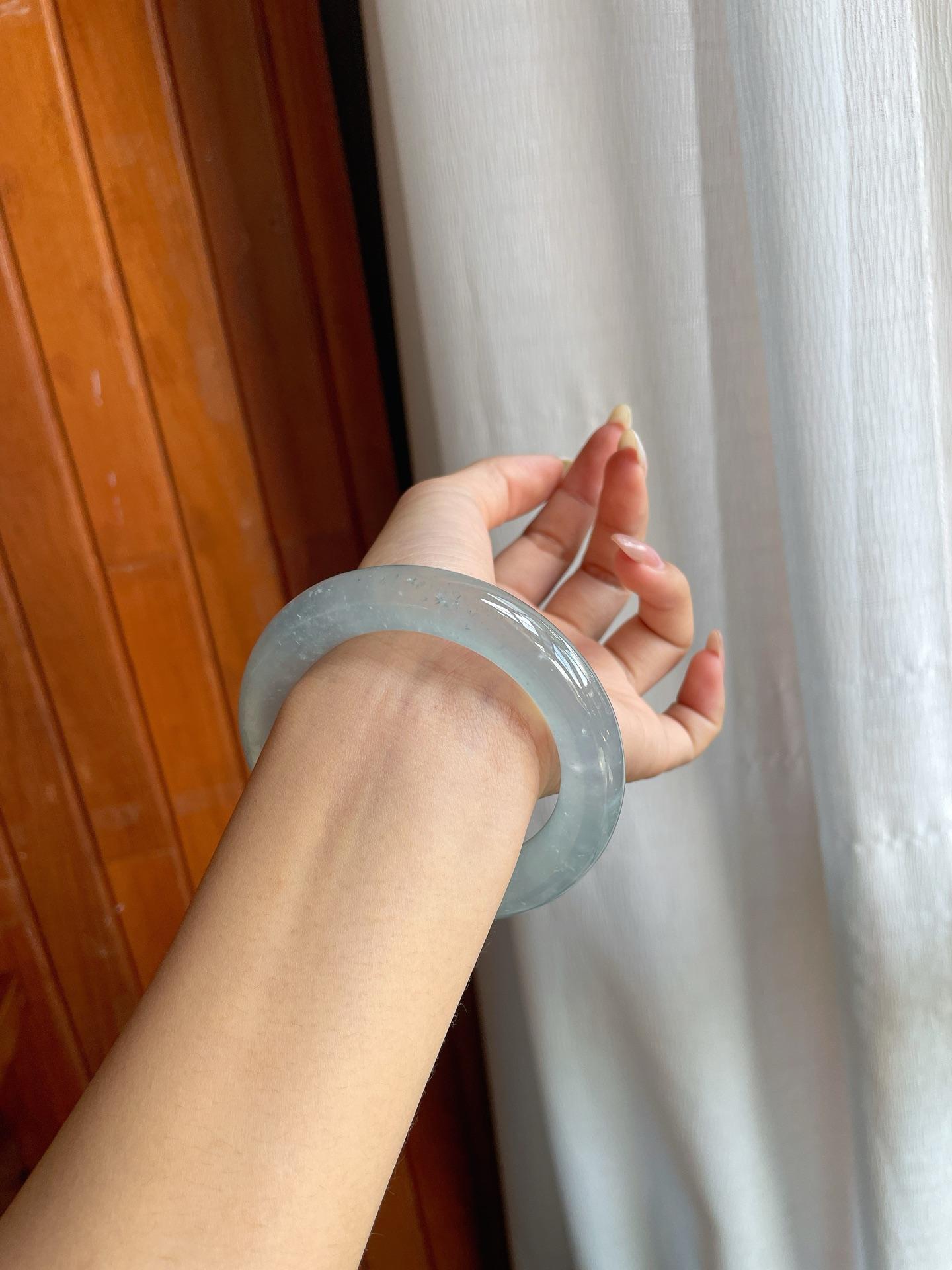 冰玻种雪花棉圆条翡翠手镯（56.7mm）（yc220805）