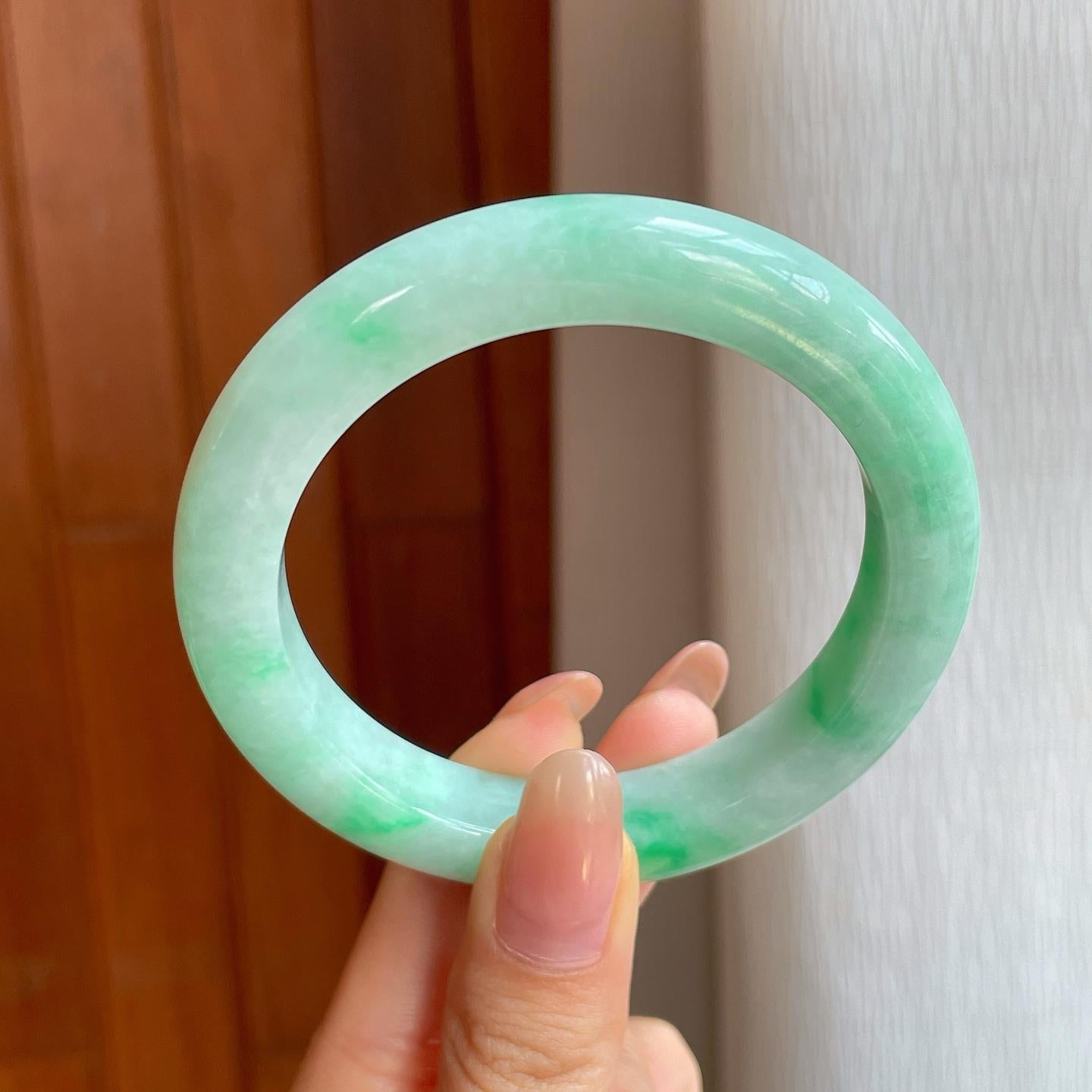 糯冰带色翡翠平安镯（55.6mm)（yc370377）
