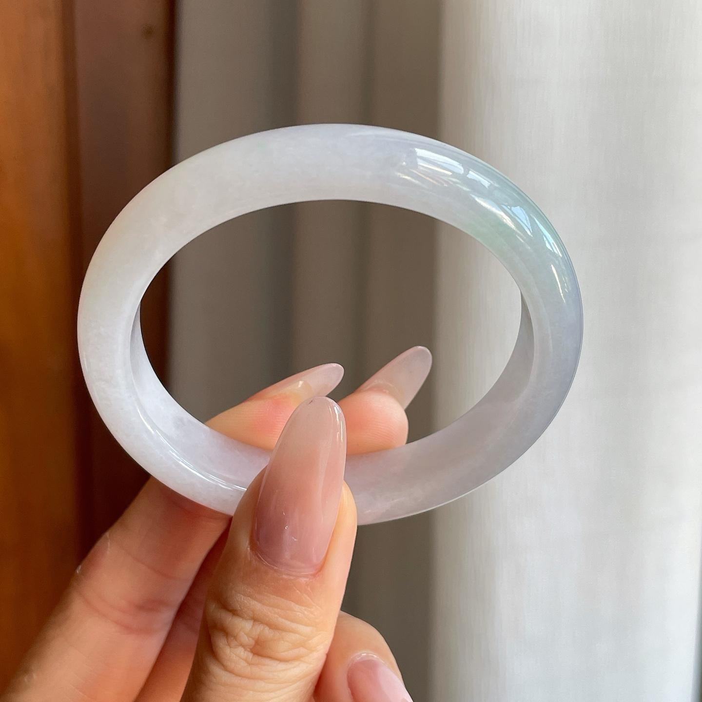 糯冰白底青翡翠贵妃镯（53mm）（yc277418）