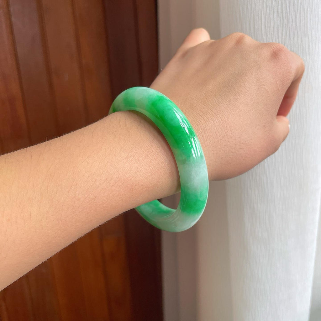 糯种带色翡翠平安镯（59mm）（yc249154）