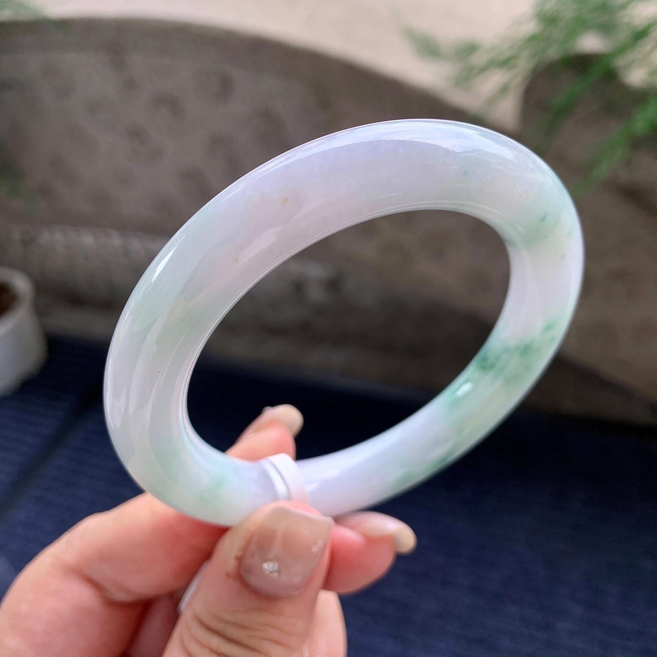 细糯种飘绿花圆条手镯 55.4圈口 天然缅甸A货翡翠（yc464098）