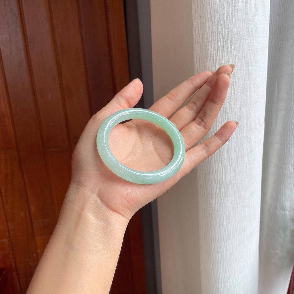 糯冰晴绿底翡翠圆条手镯（55mm）（yc404829）
