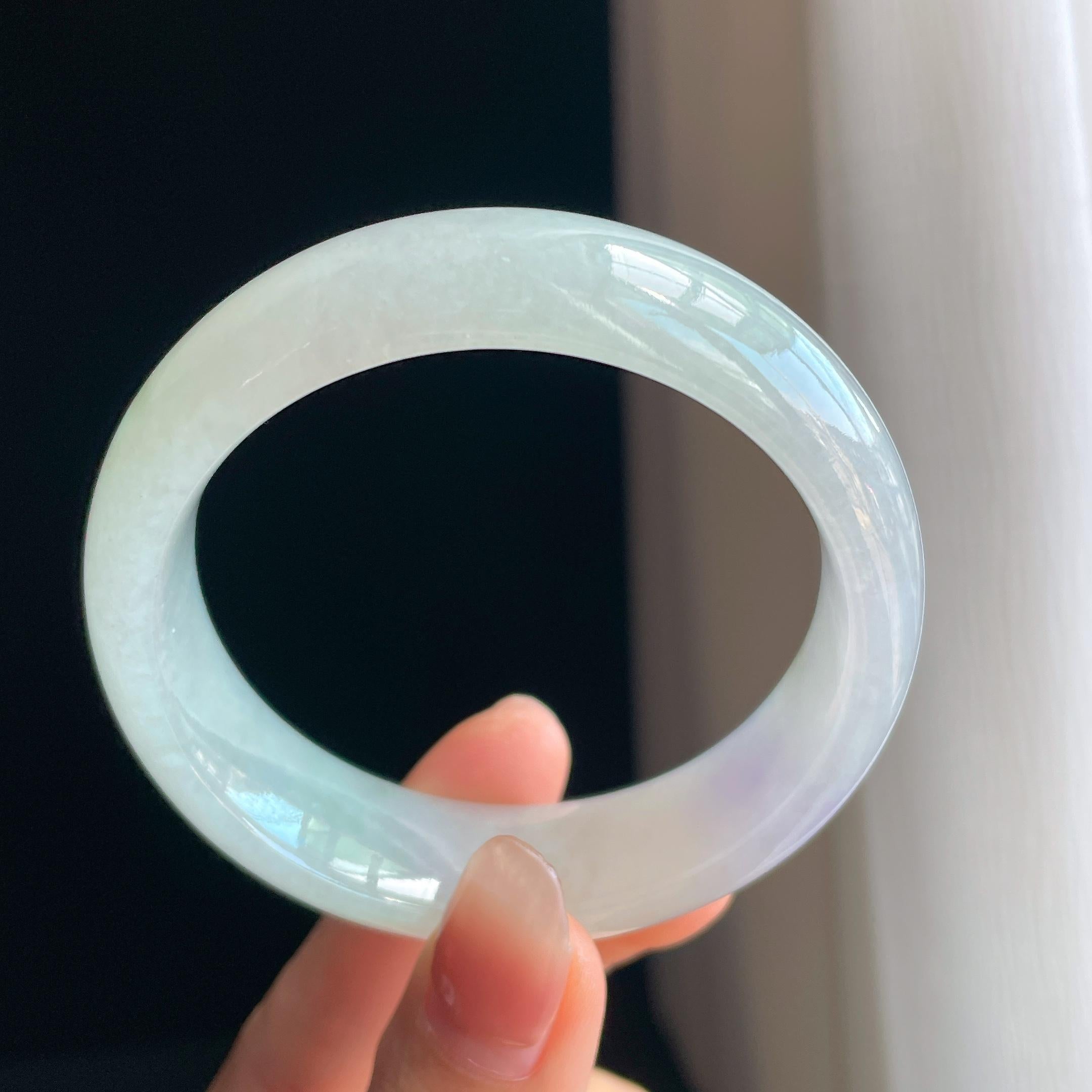 冰种宽版带一抹紫罗兰宽版翡翠手镯（53.5mm）（yc329518）