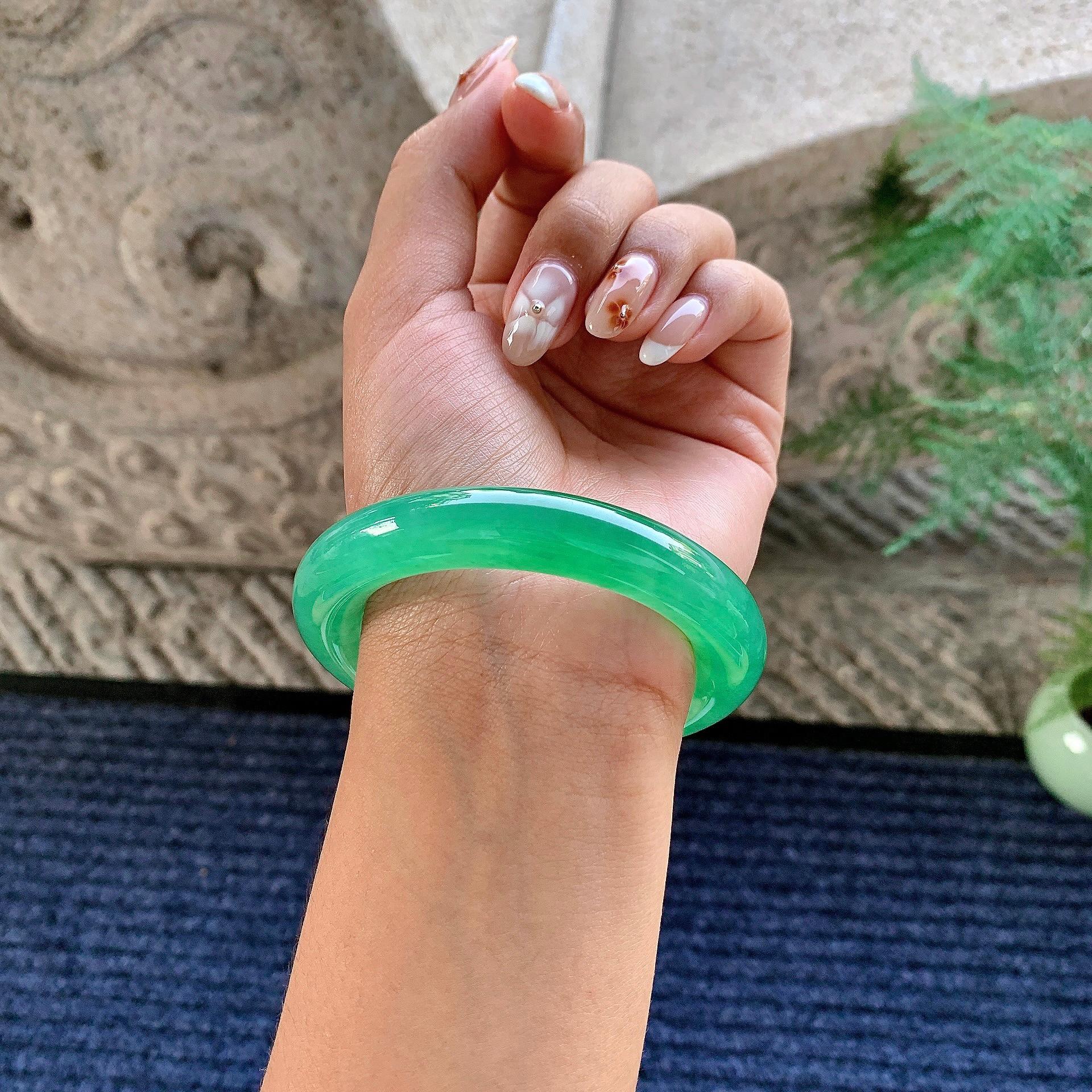 糯冰种满绿圆条手镯（54.6mm）（yc243443）