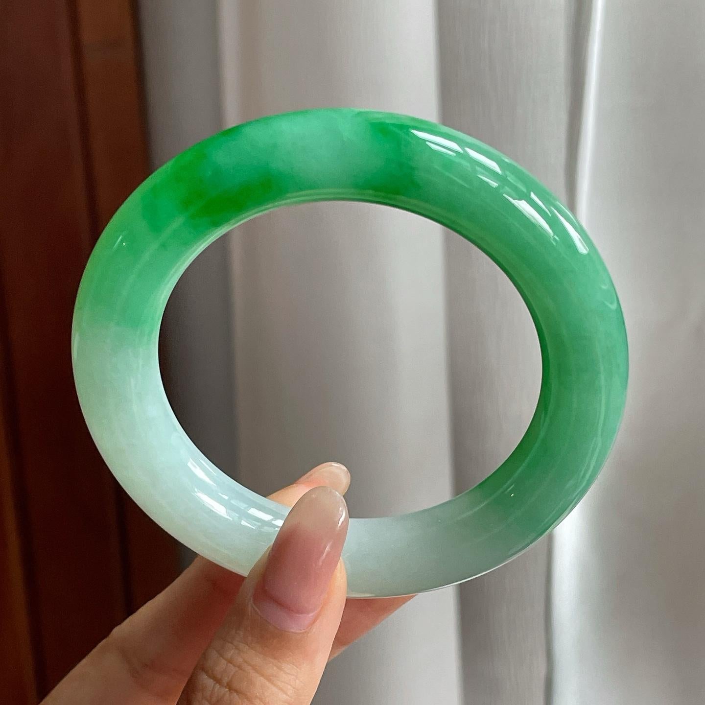 糯冰种白底青翡翠圆条手镯（55mm）（yc197230）