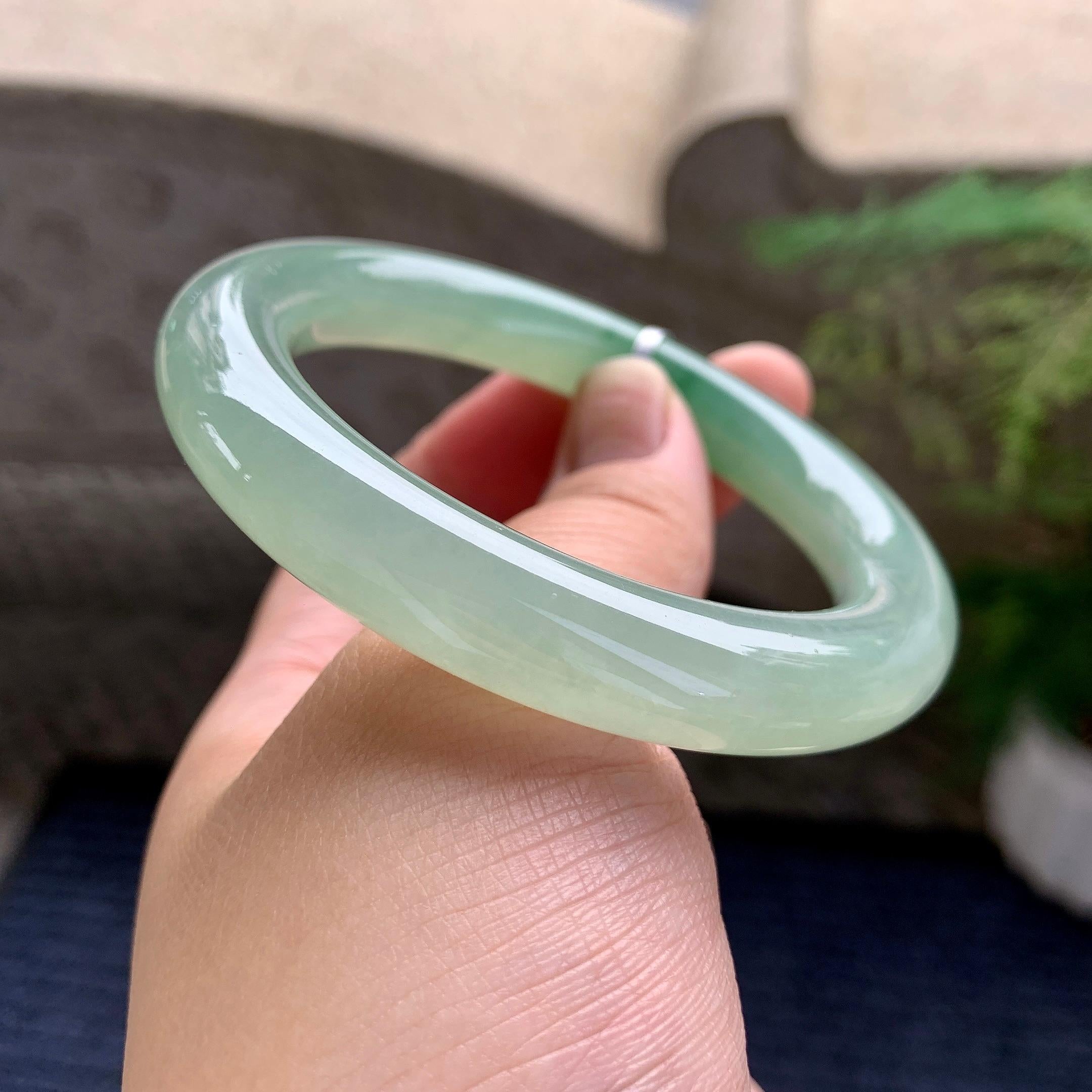 糯冰种晴底飘花圆条手镯（55.4mm）（yc228508）