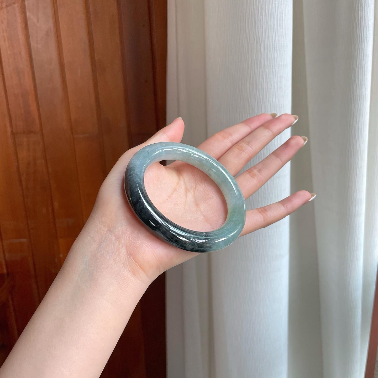 糯冰带色乌鸡翡翠圆条手镯（57mm)（yc373892）