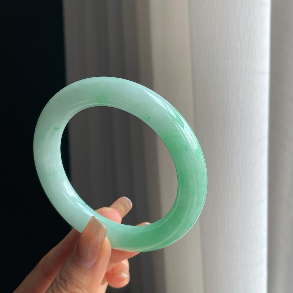 糯冰果绿翡翠圆条手镯（57mm）（yc378050）