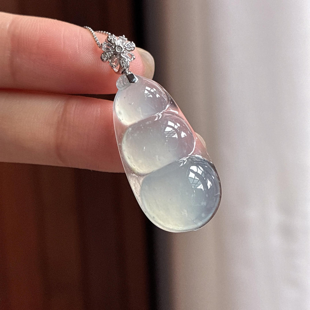 18k金扣头冰种淡底色福豆挂件 天然缅甸A货翡翠（yc484040）