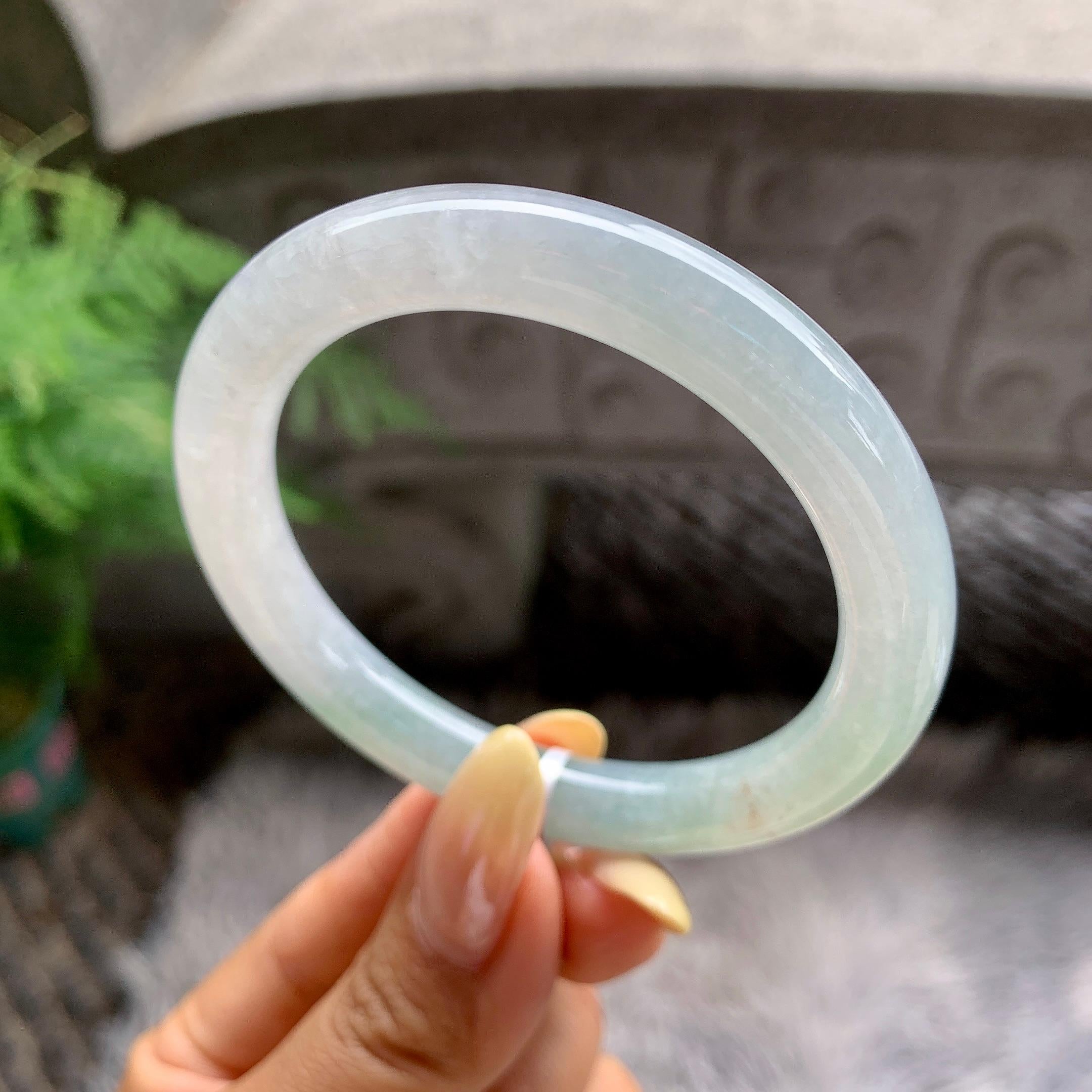 细糯种淡晴水飘黄翡圆条手镯53.5圈 天然缅甸A货翡翠（yc481910）