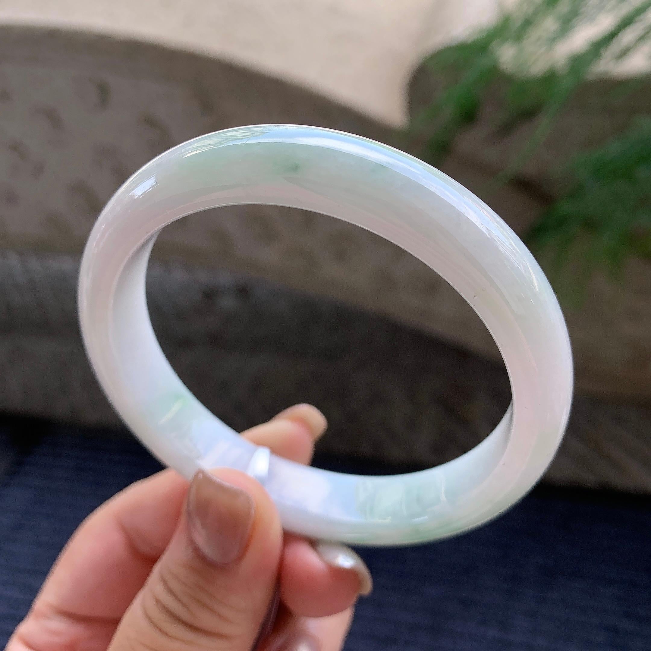 大圈口  细糯种飘绿花正圈平安镯  61圈口  天然缅甸A货翡翠（yc421221）