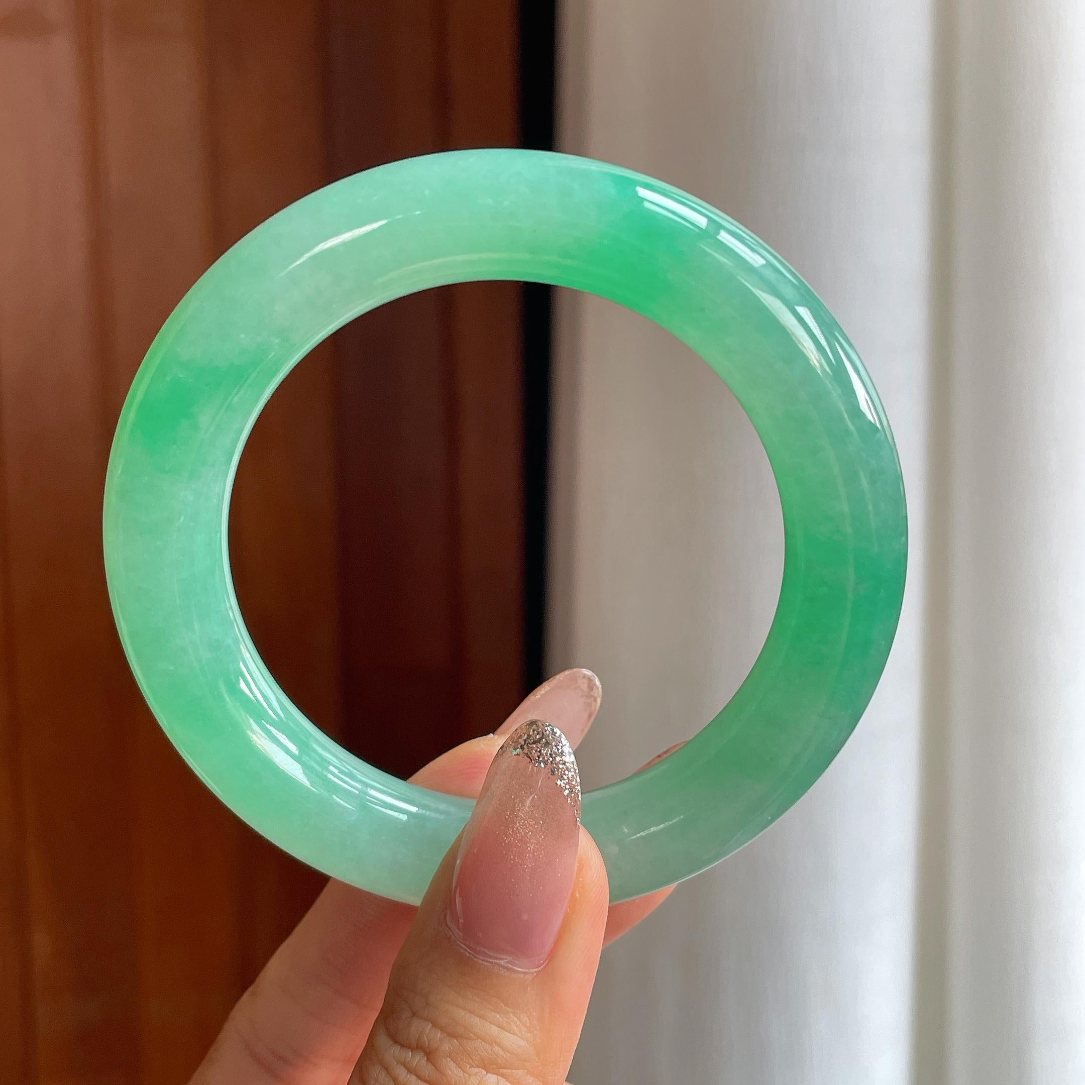 冰种阳绿翡翠圆条手镯（55.5mm）（yc354243）