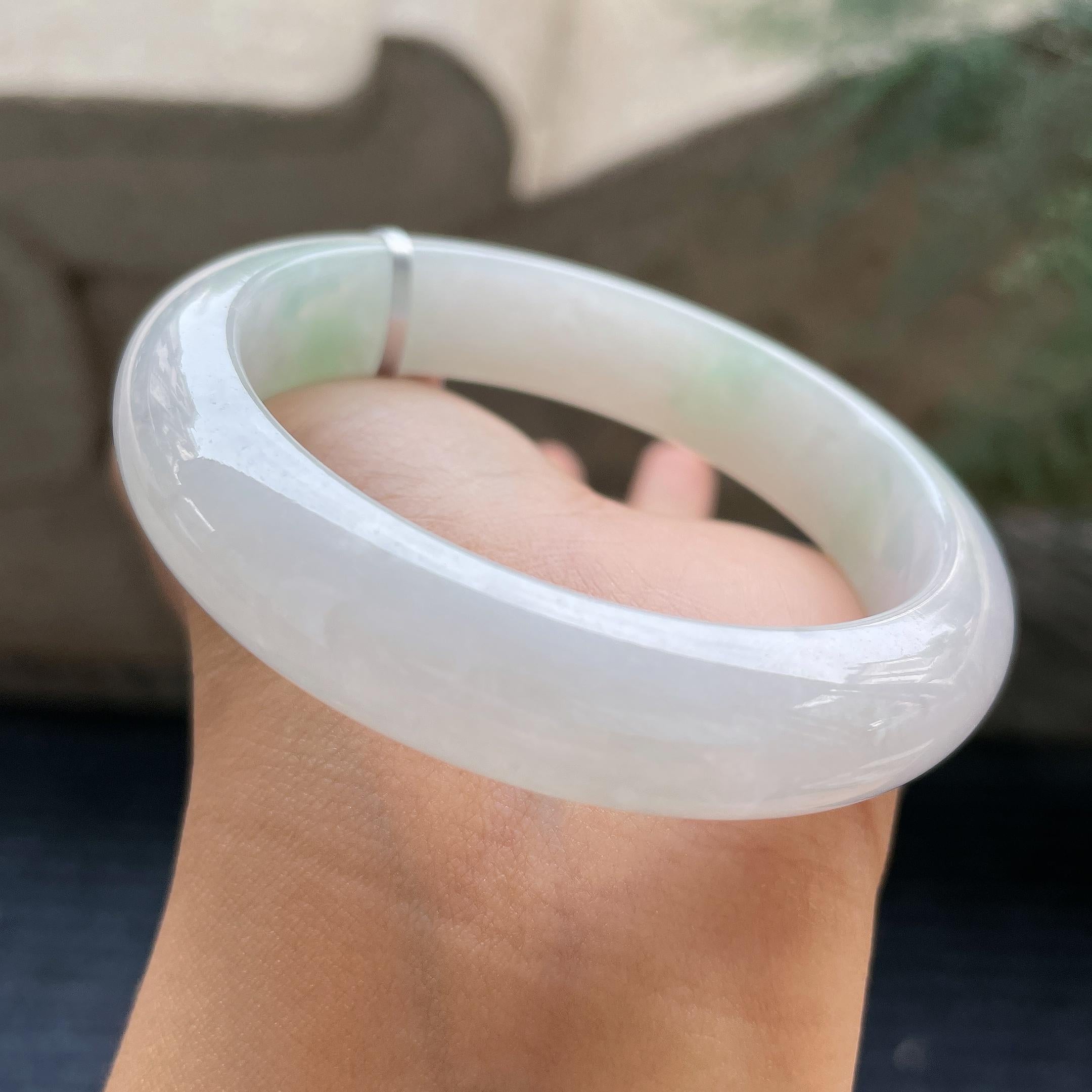 细糯种飘绿花正圈平安镯56.3圈      天然缅甸A货翡翠（yc371530）
