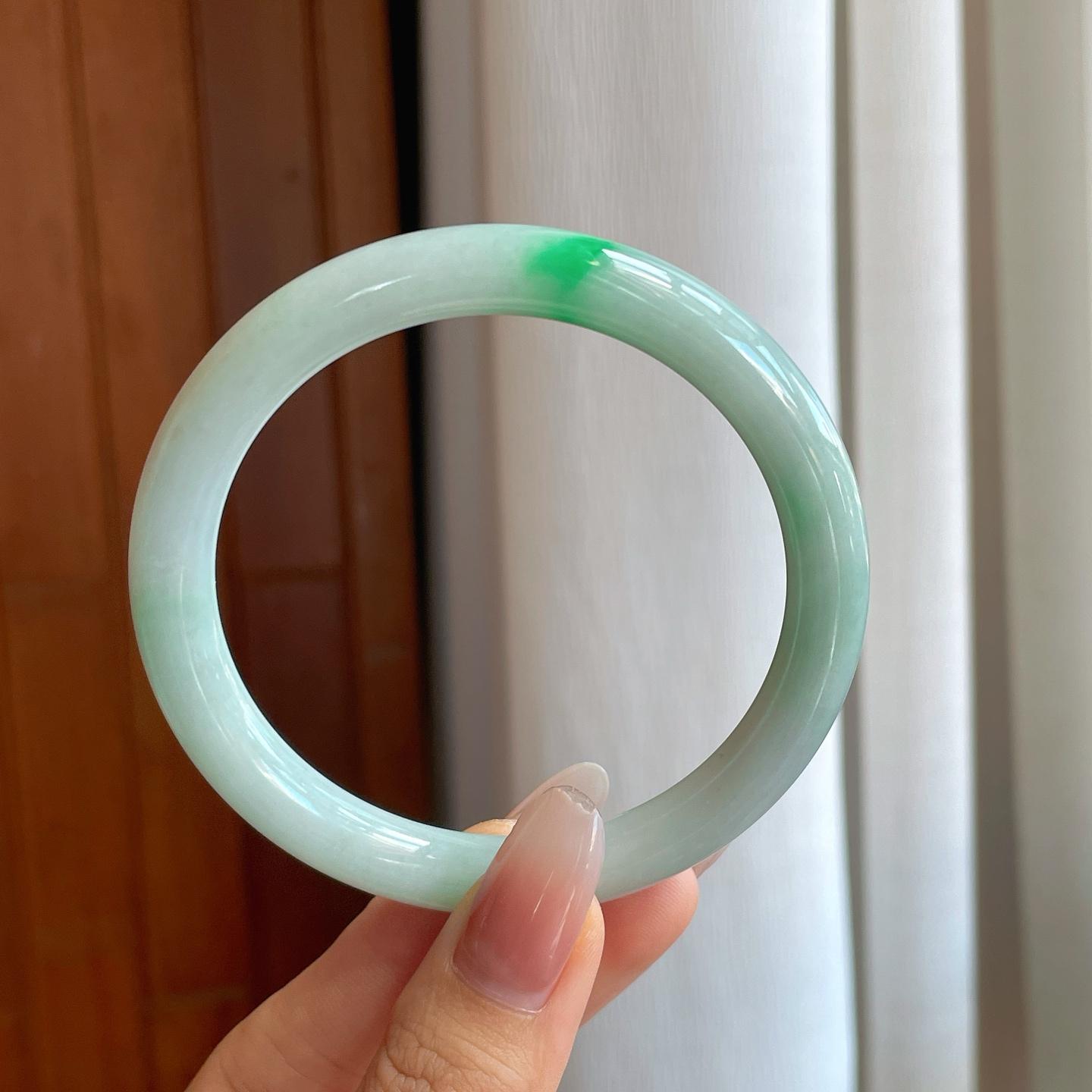 糯种带色圆条翡翠手镯（61mm）（yc268115）