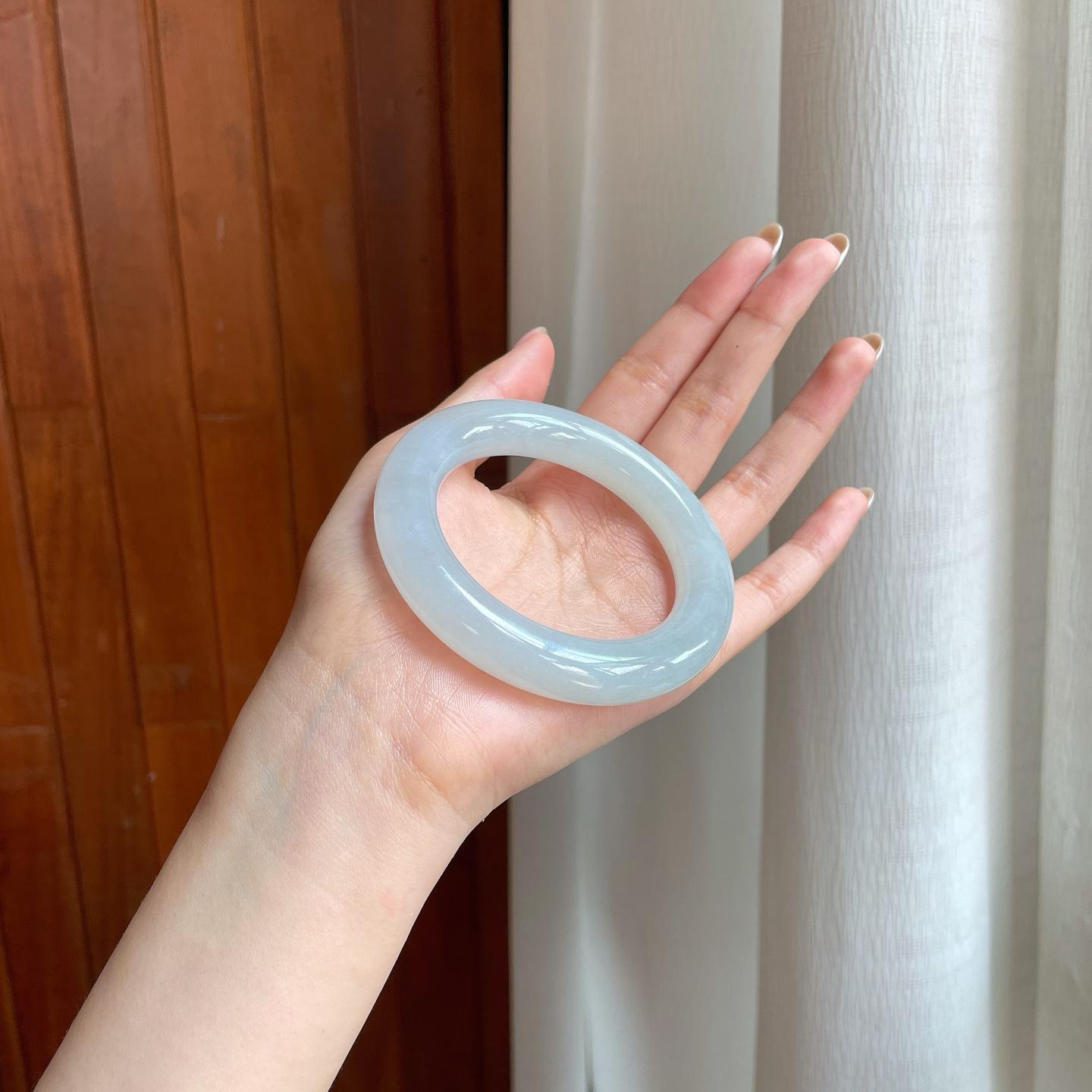冰种飘一抹紫圆条翡翠手镯（53mm）（yc374183）