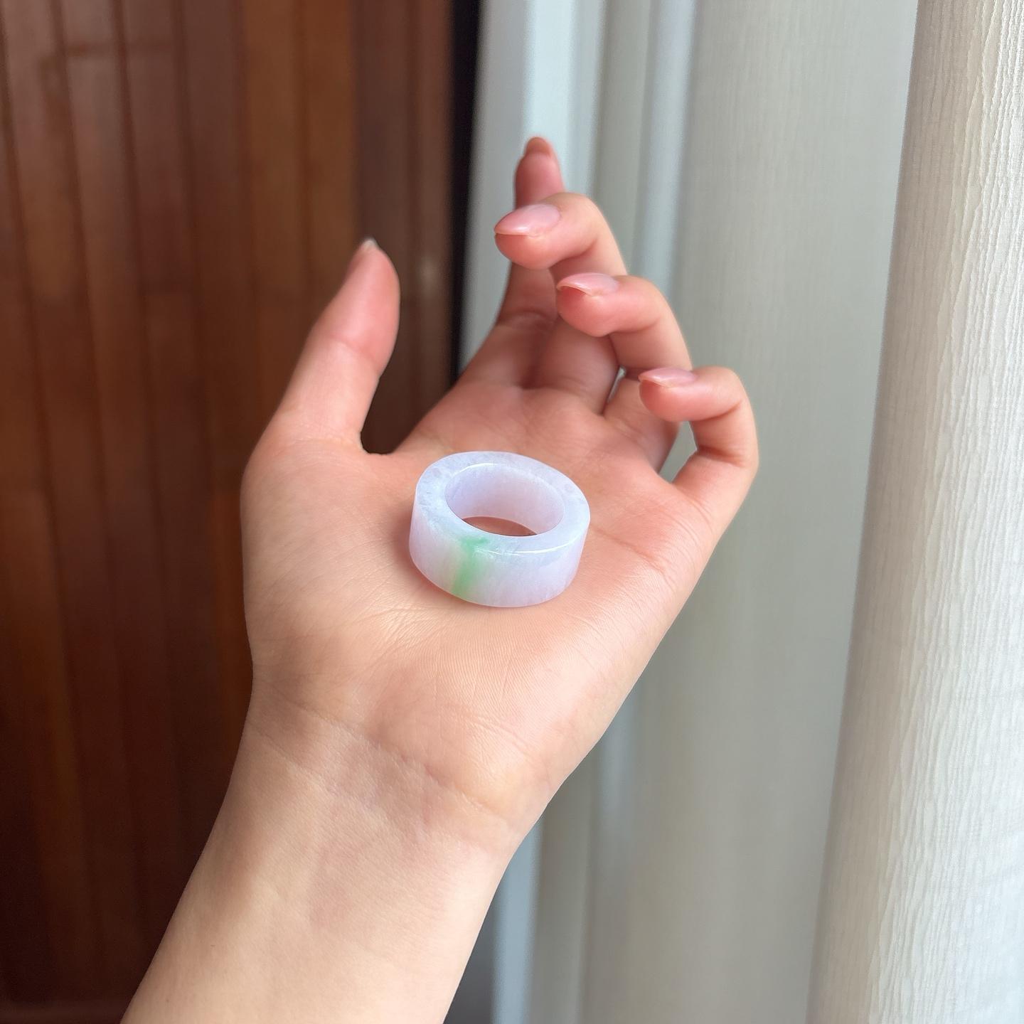 糯冰春带彩翡翠扳指（yc323223）