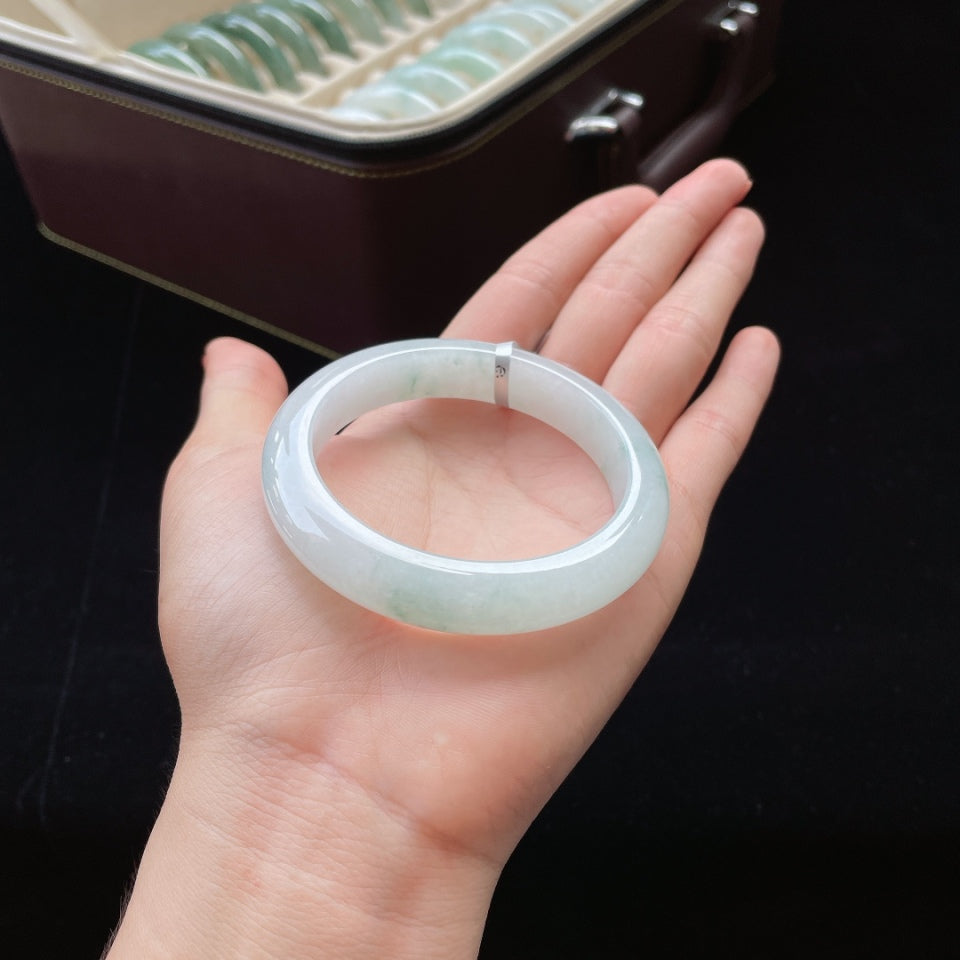 糯种白底飘花正圈翡翠手镯（55mm）（yc018718）