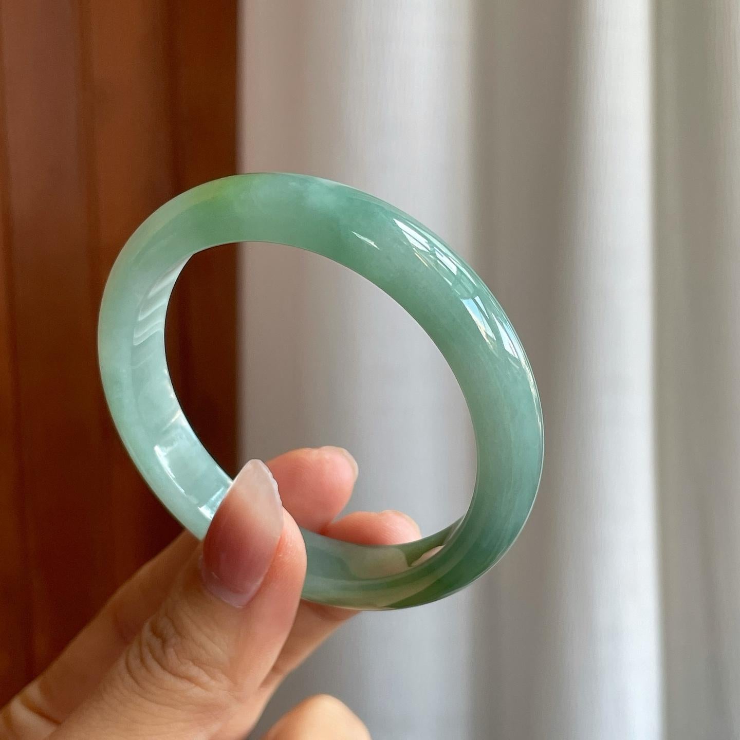 糯冰湖水绿带黄翡翡翠平安镯（53.5mm）（yc312950）