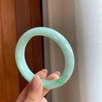 糯冰带翠色翡翠平安镯（57mm)（yc373961）