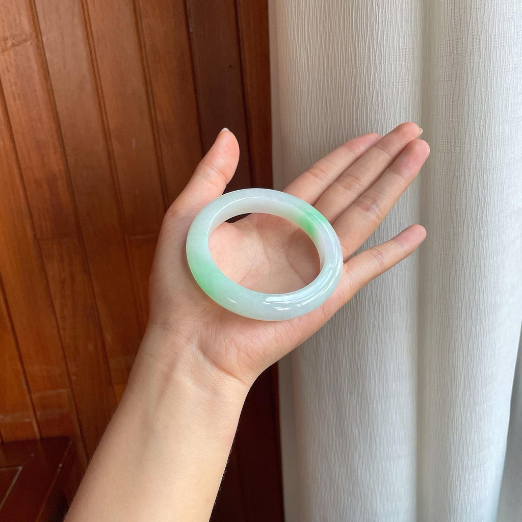 糯冰飘绿翡翠平安镯（55.8mm）（yc411302）