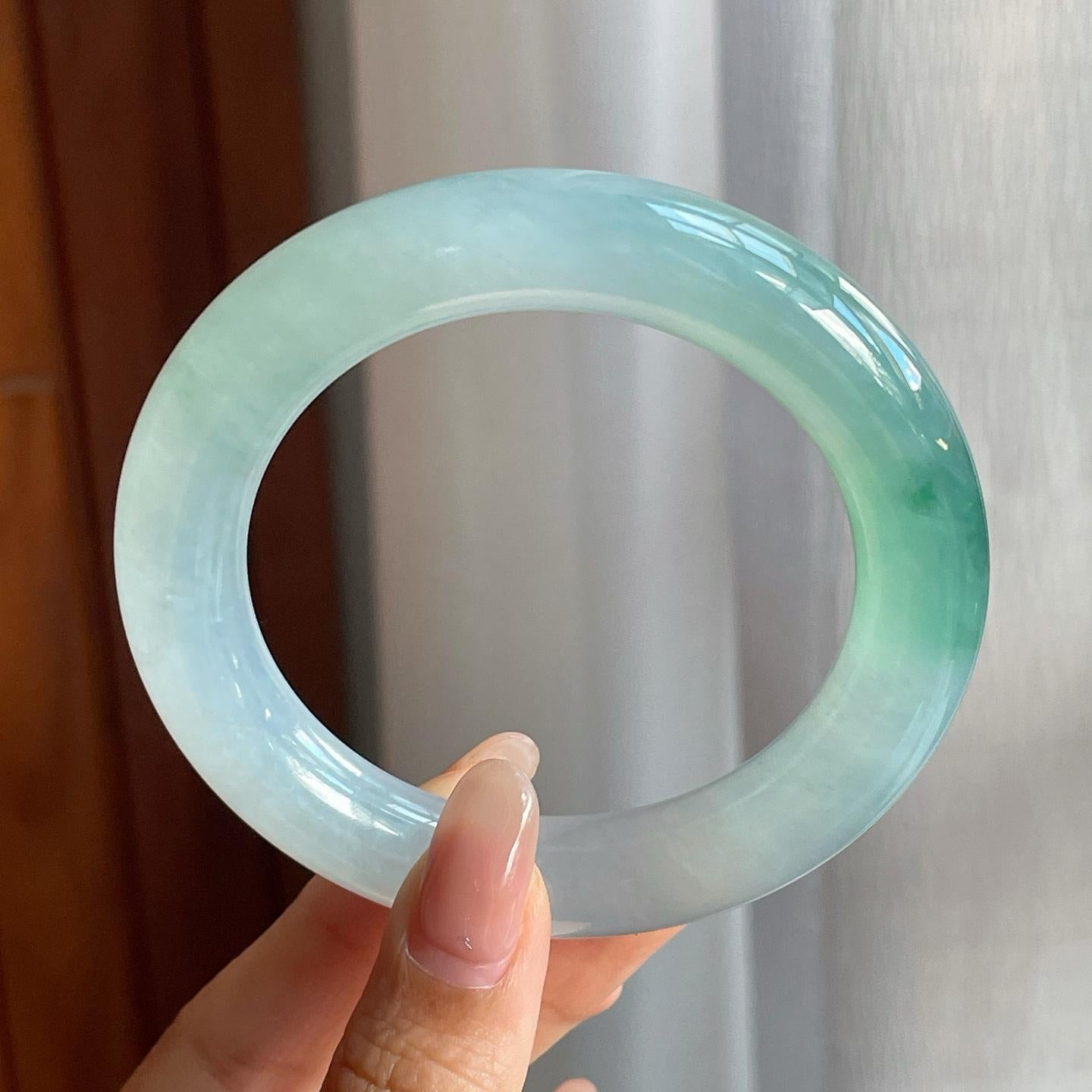 冰种飘绿花翡翠圆条手镯（55mm）（yc194195）