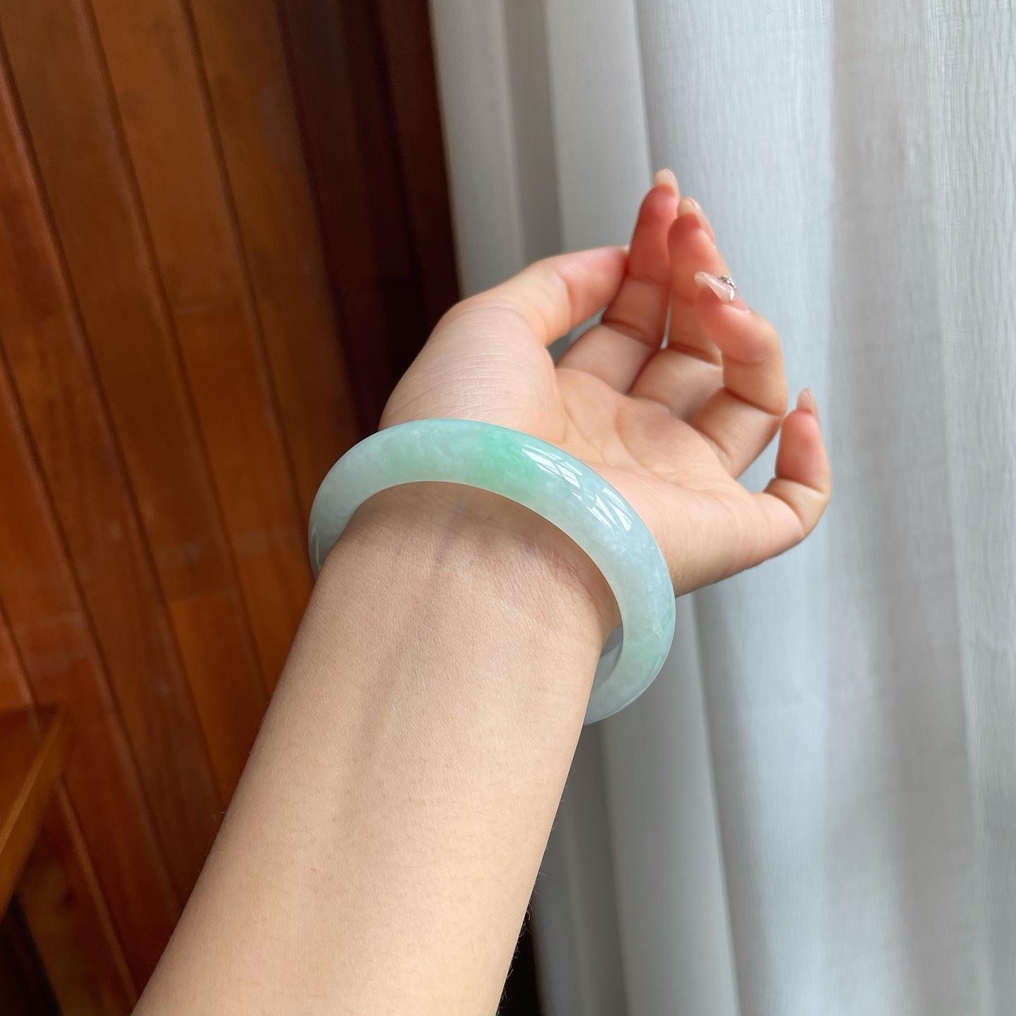 糯冰种带色翡翠平安镯（54mm）