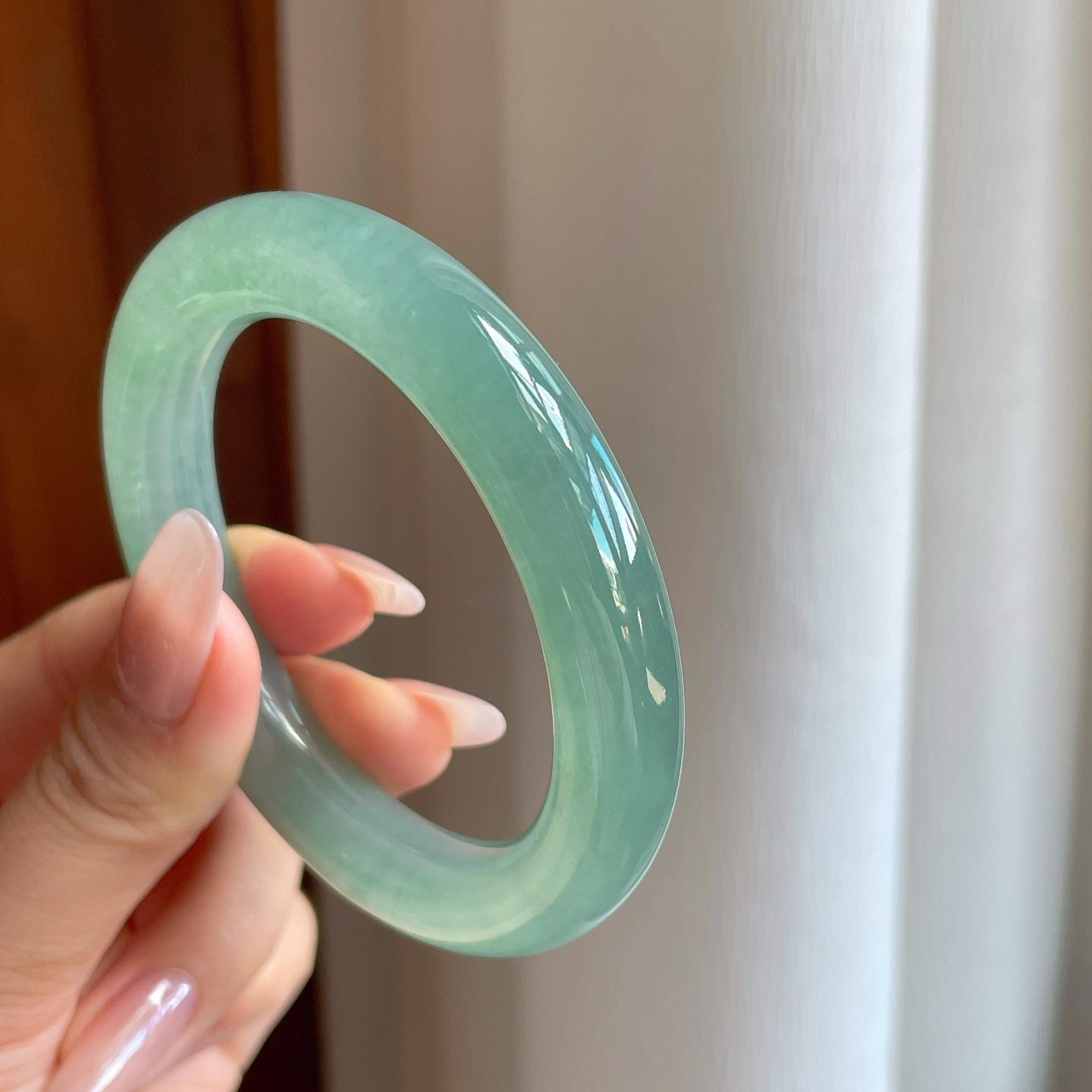 糯冰湖水绿翡翠圆条手镯（53.3mm）（yc272892）
