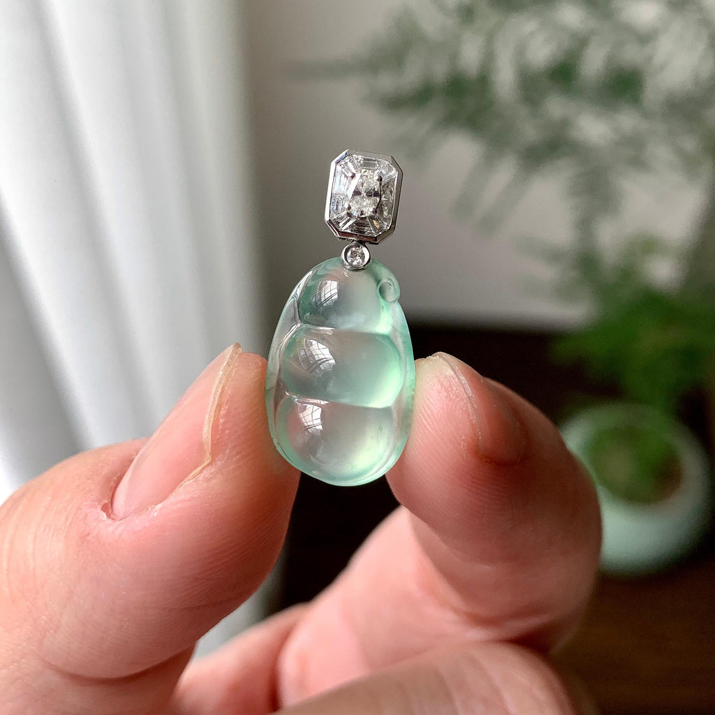 18K金钻镶冰种淡晴底福豆吊坠（yc257222）