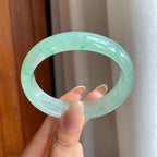 糯冰晴底洒金宽版翡翠贵妃镯（58.8mm)（yc419558）